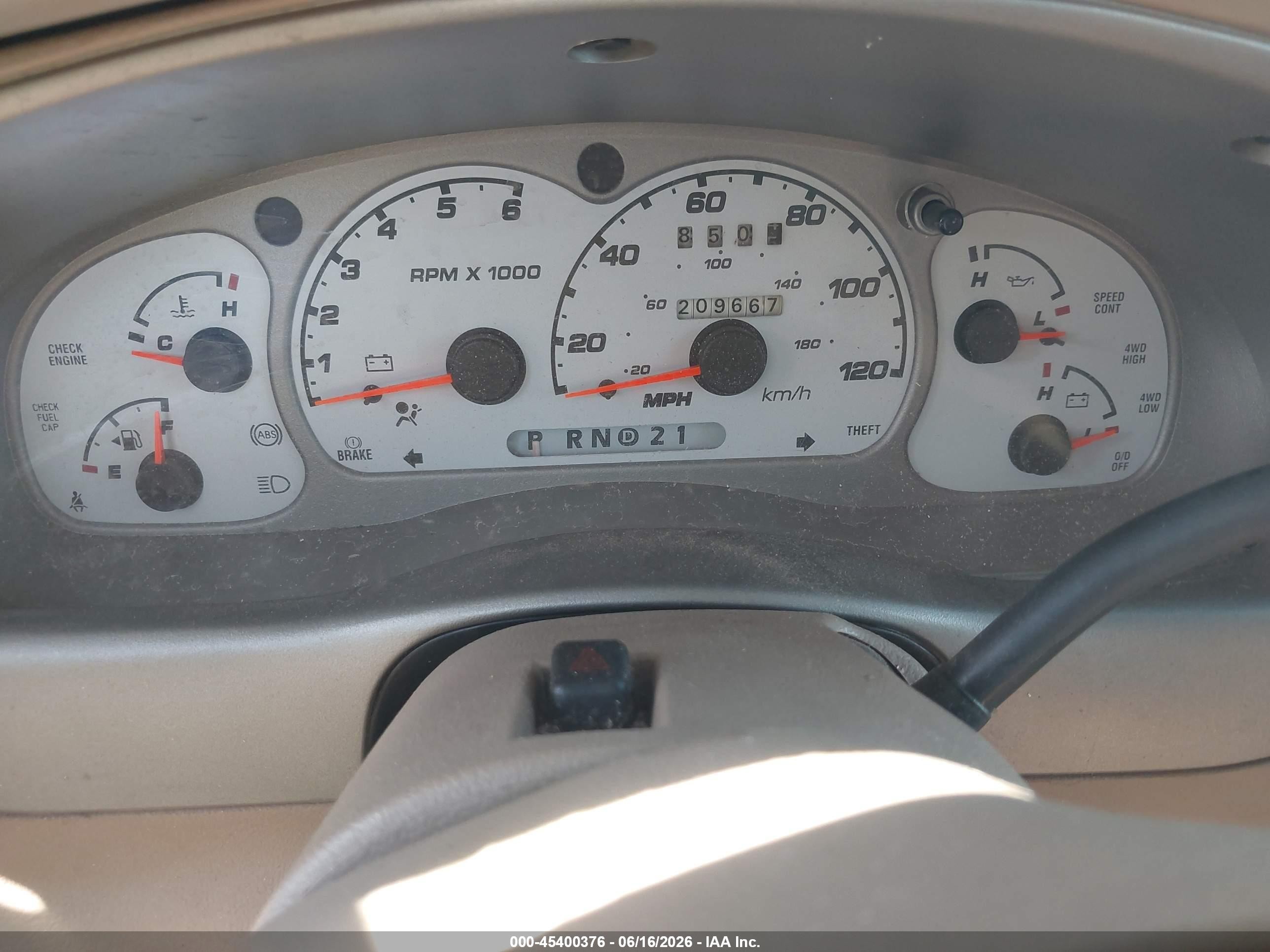 2001 Ford Explorer Sport   White vin: 1FMCU70E31UC58623
