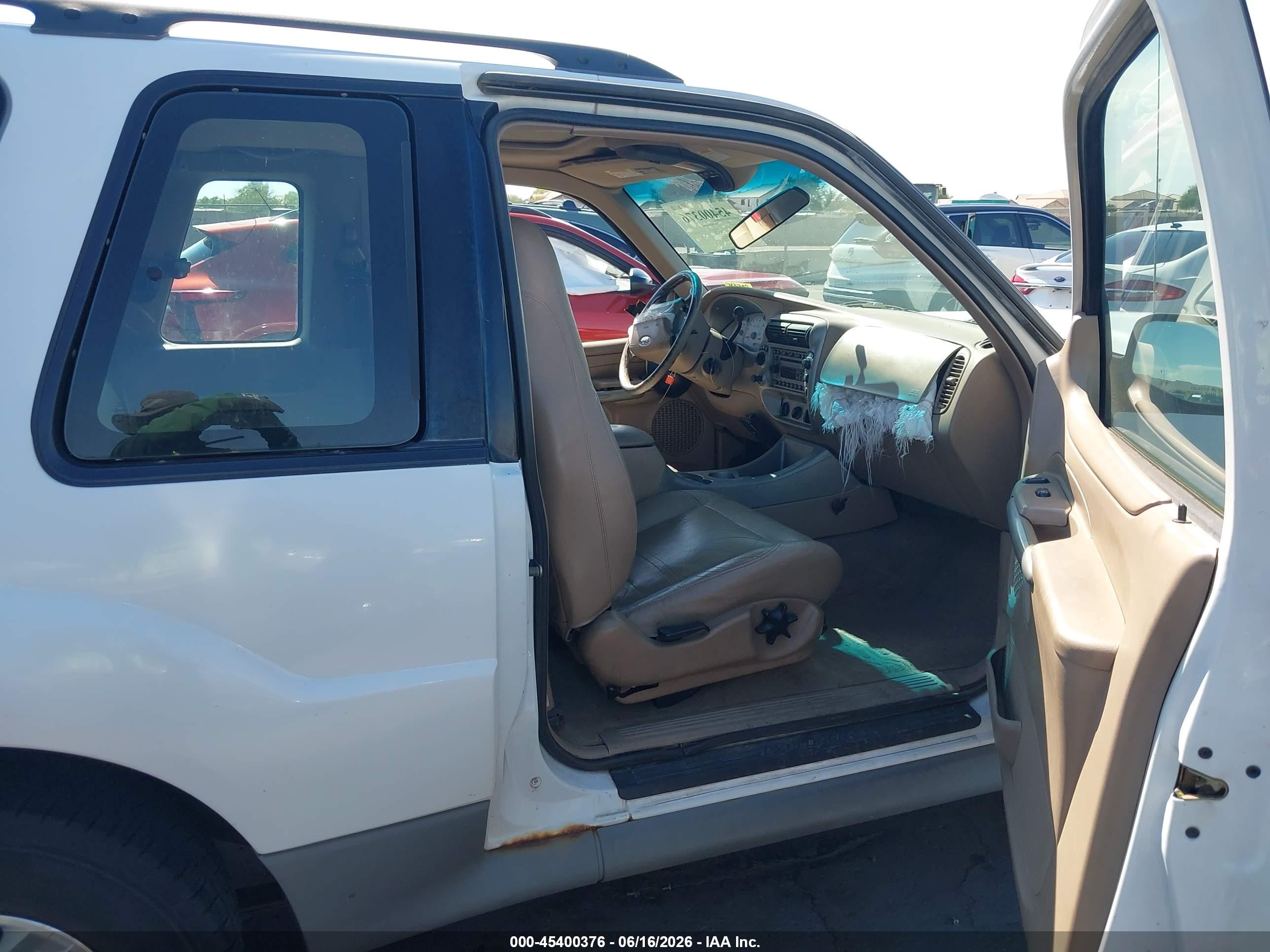 2001 Ford Explorer Sport   White vin: 1FMCU70E31UC58623