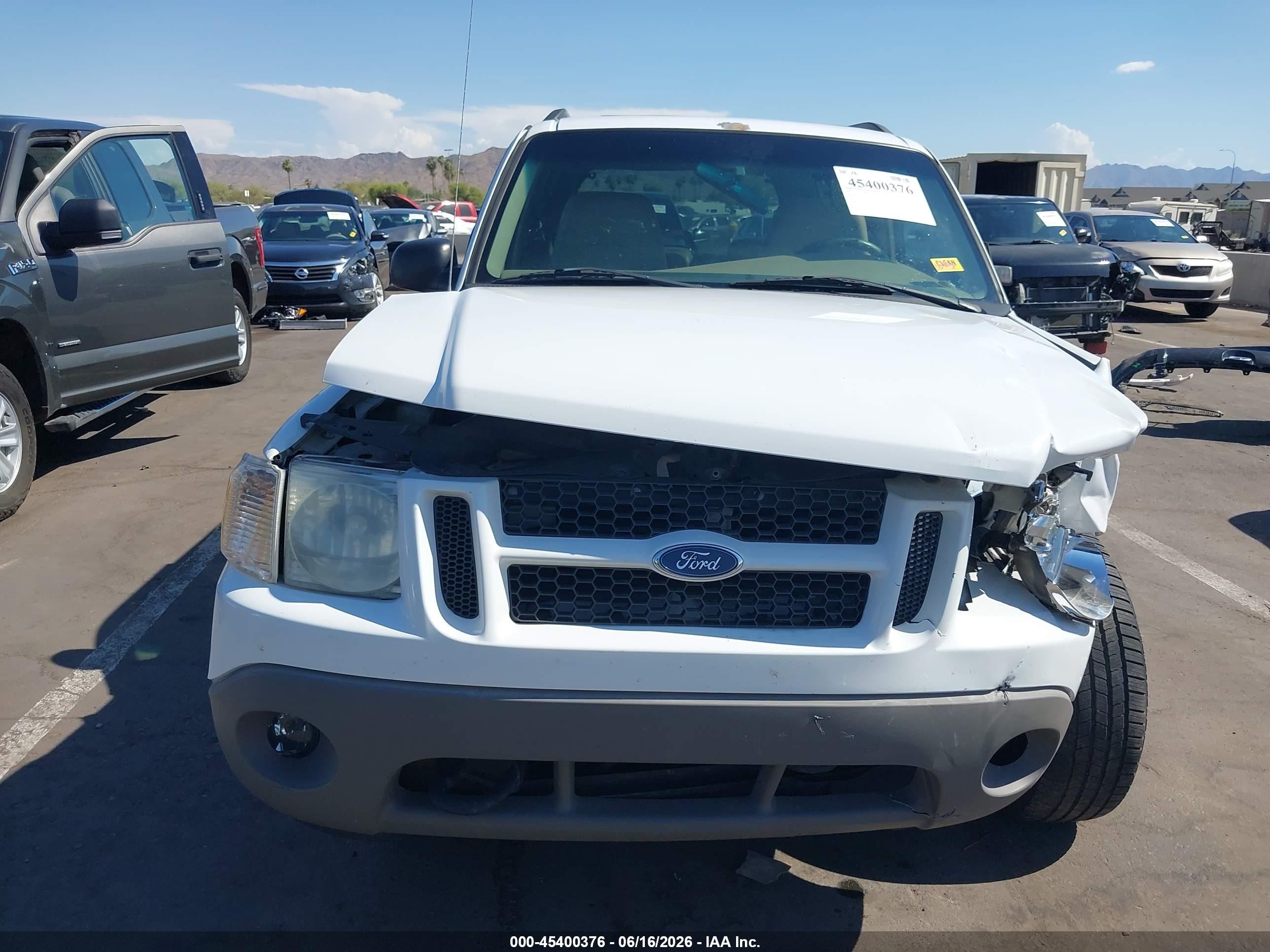 2001 Ford Explorer Sport   White vin: 1FMCU70E31UC58623