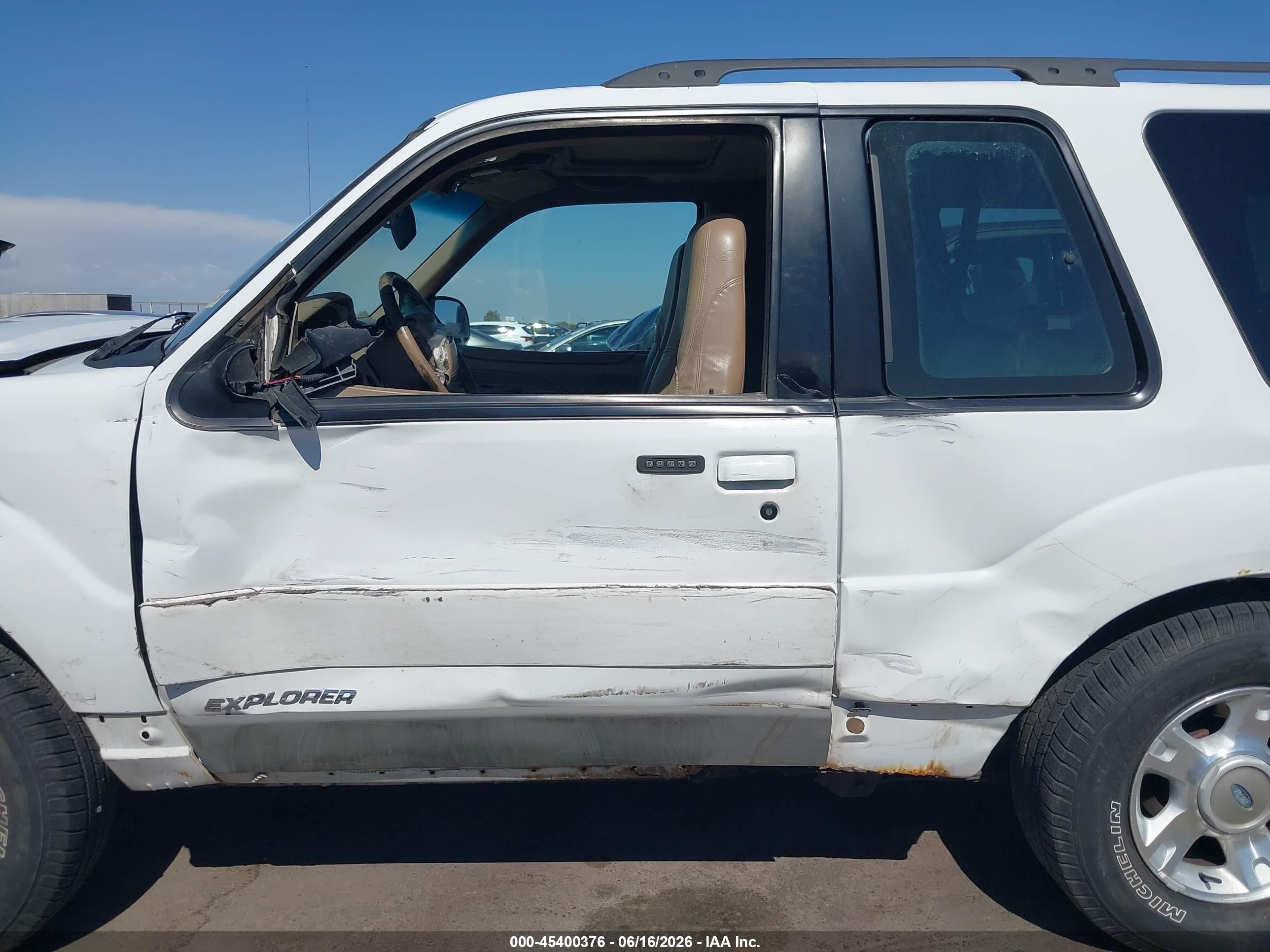 2001 Ford Explorer Sport   White vin: 1FMCU70E31UC58623