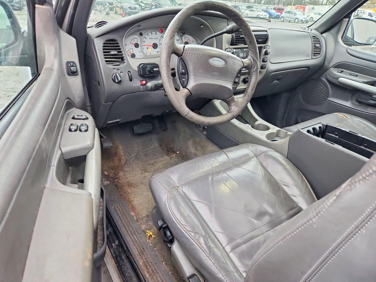 2001 Ford Explorer Sport Серебряный vin: 1FMCU70E91UC40093