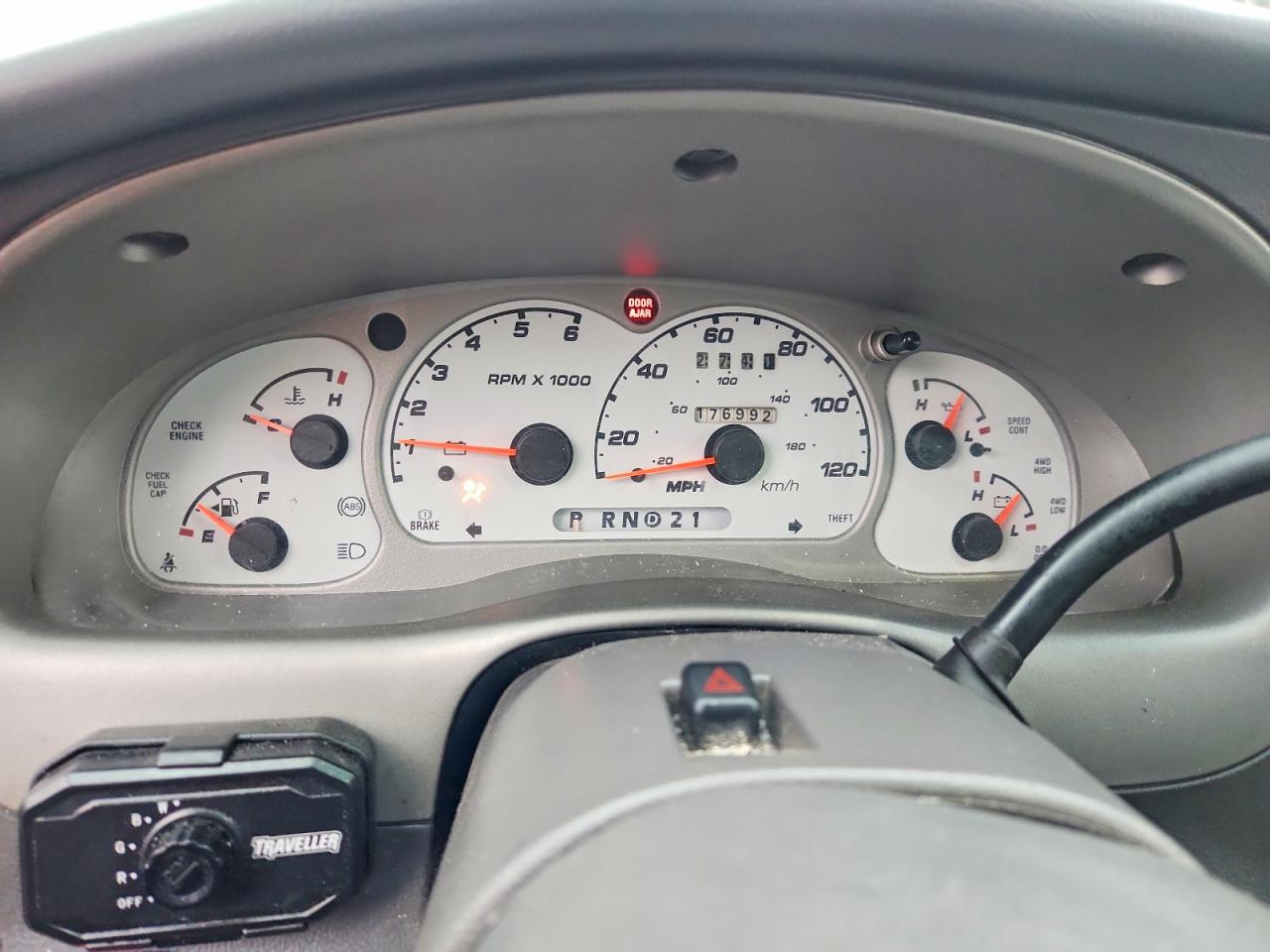 2001 Ford Explorer Sport Серебряный vin: 1FMCU70E91UC40093