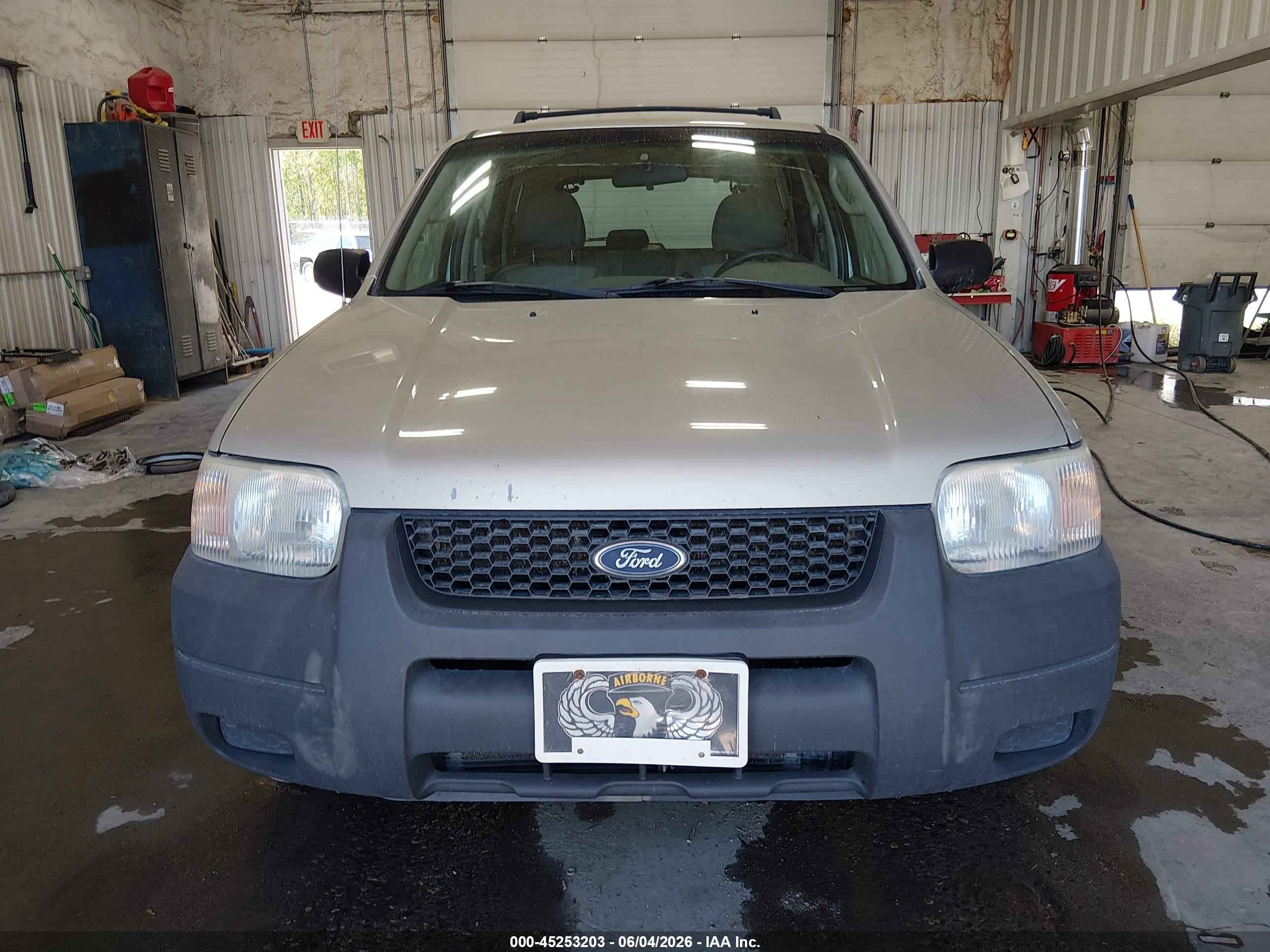 2004 Ford Escape Xls Beige vin: 1FMCU92194KB25337