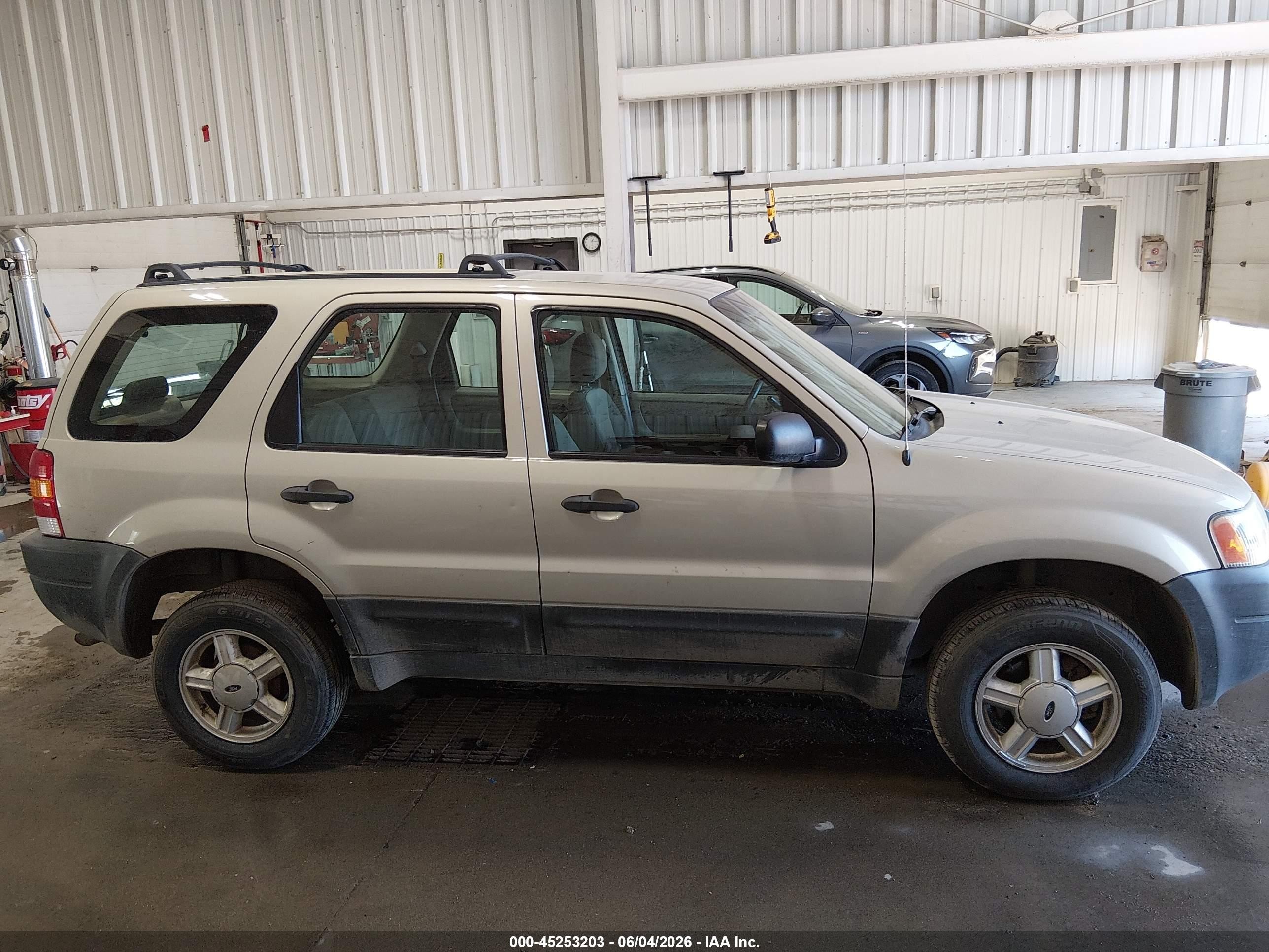 2004 Ford Escape Xls Beige vin: 1FMCU92194KB25337