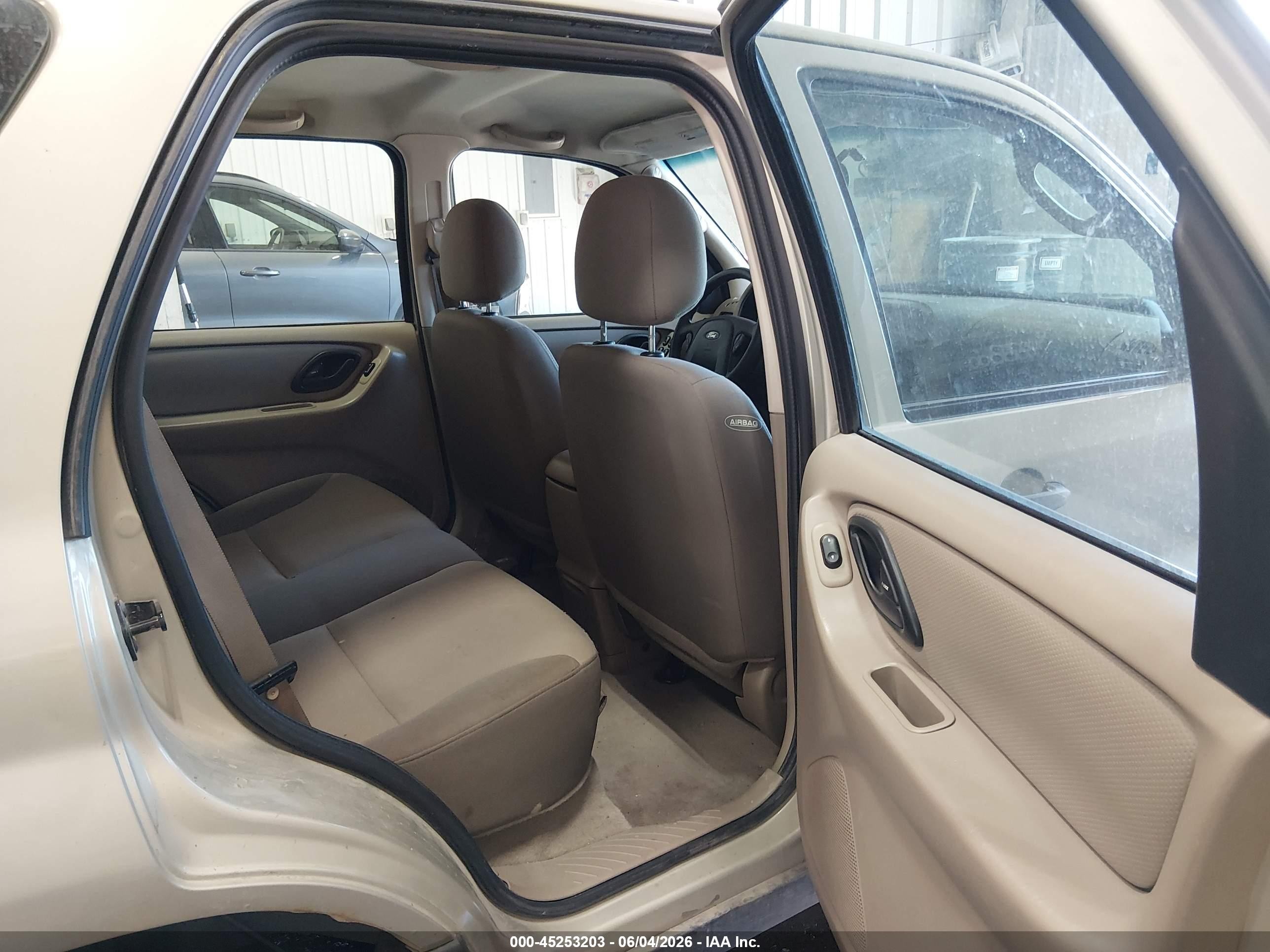 2004 Ford Escape Xls Beige vin: 1FMCU92194KB25337