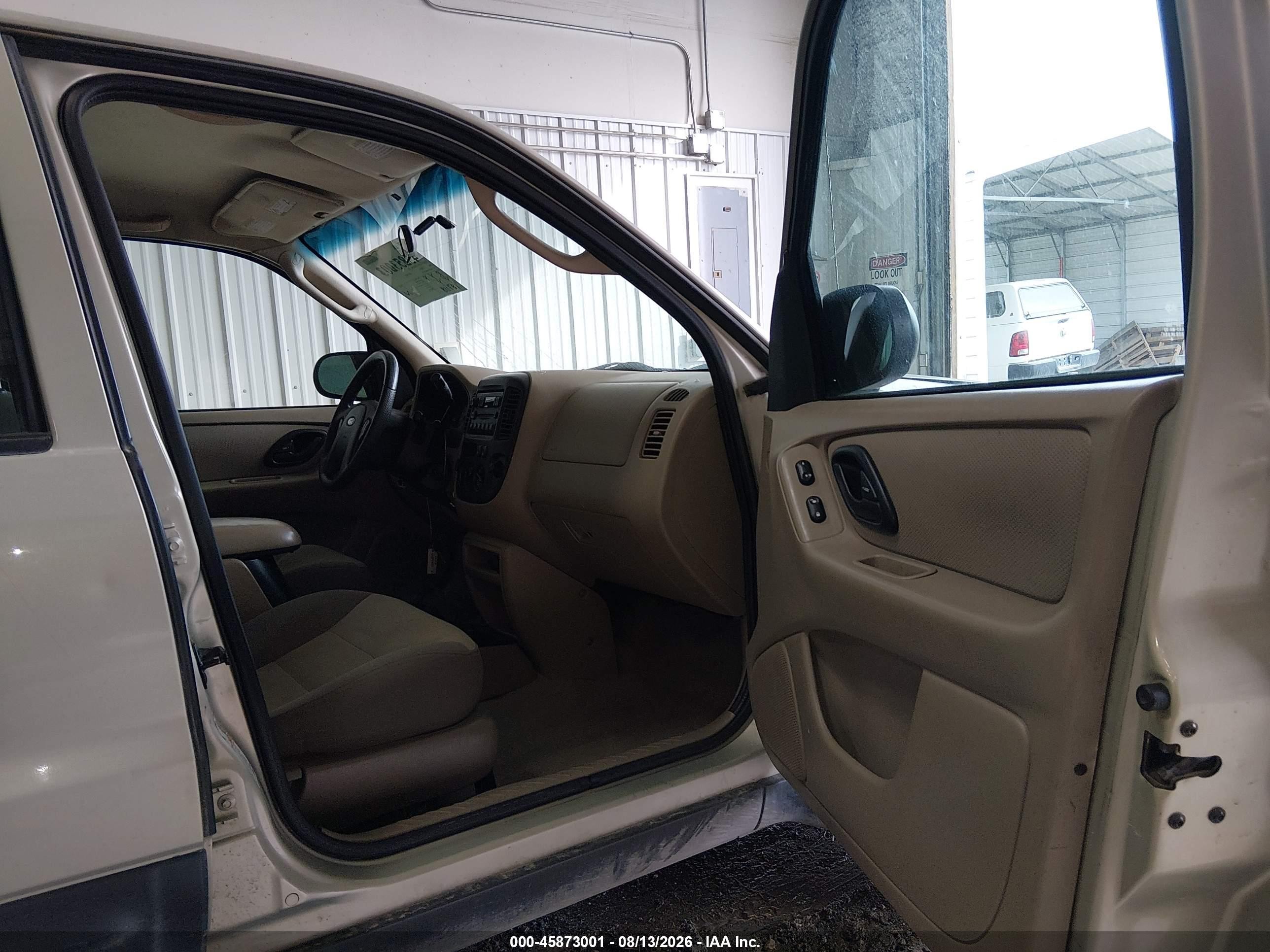 2004 Ford Escape Xls Gold vin: 1FMCU92194KB25337