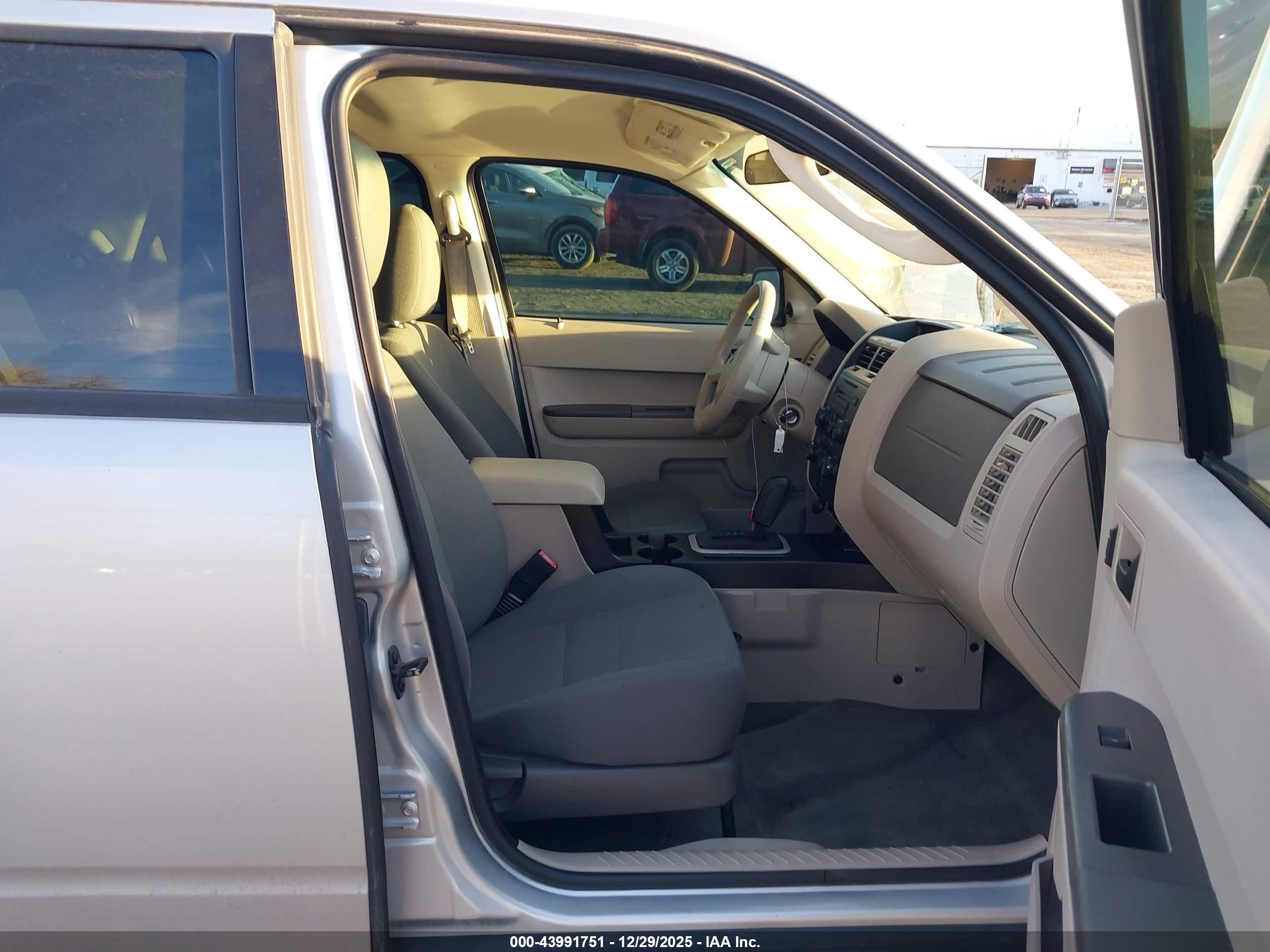 2009 Ford Escape Xls Silver vin: 1FMCU92739KB54618