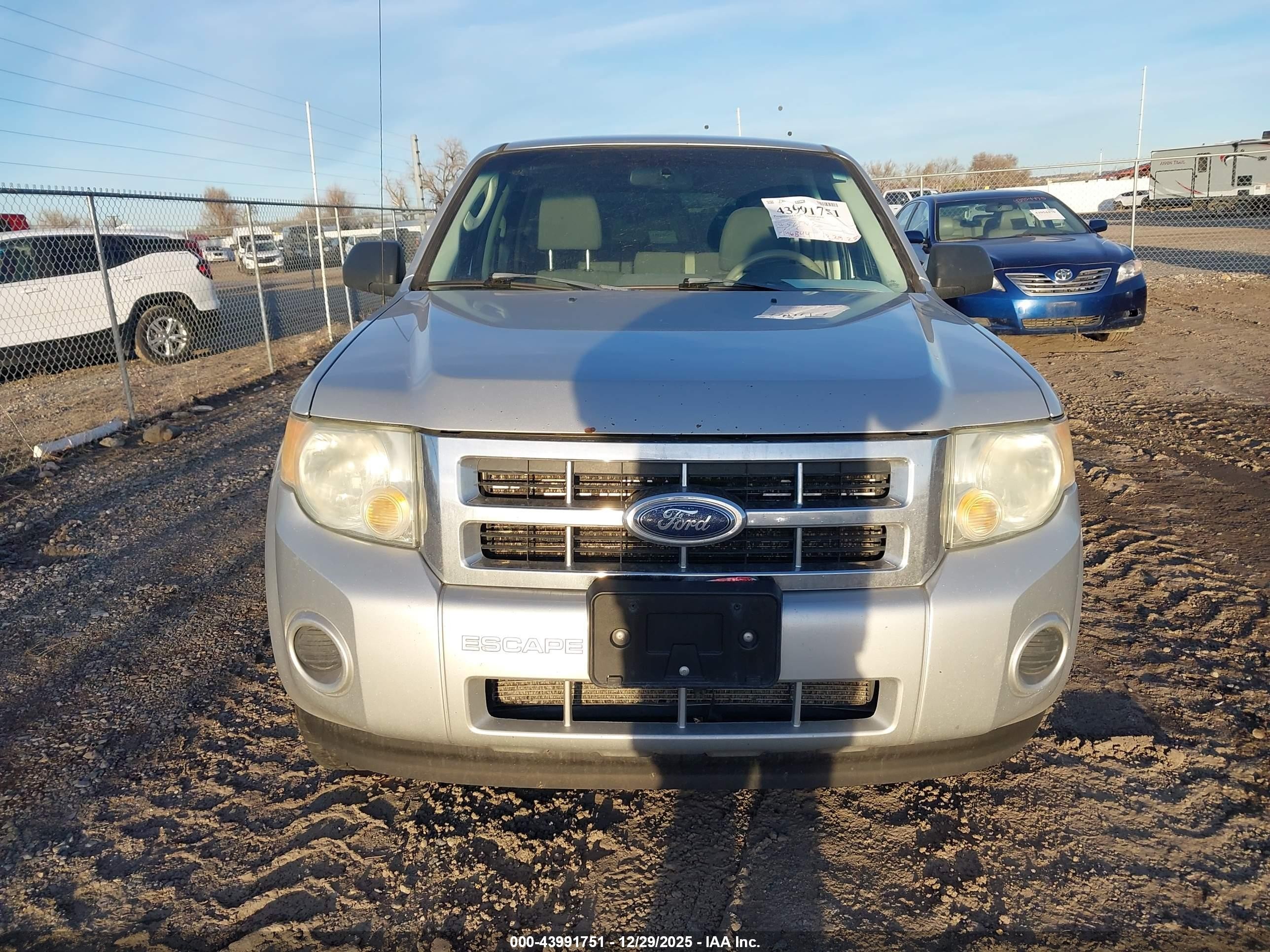 2009 Ford Escape Xls Silver vin: 1FMCU92739KB54618