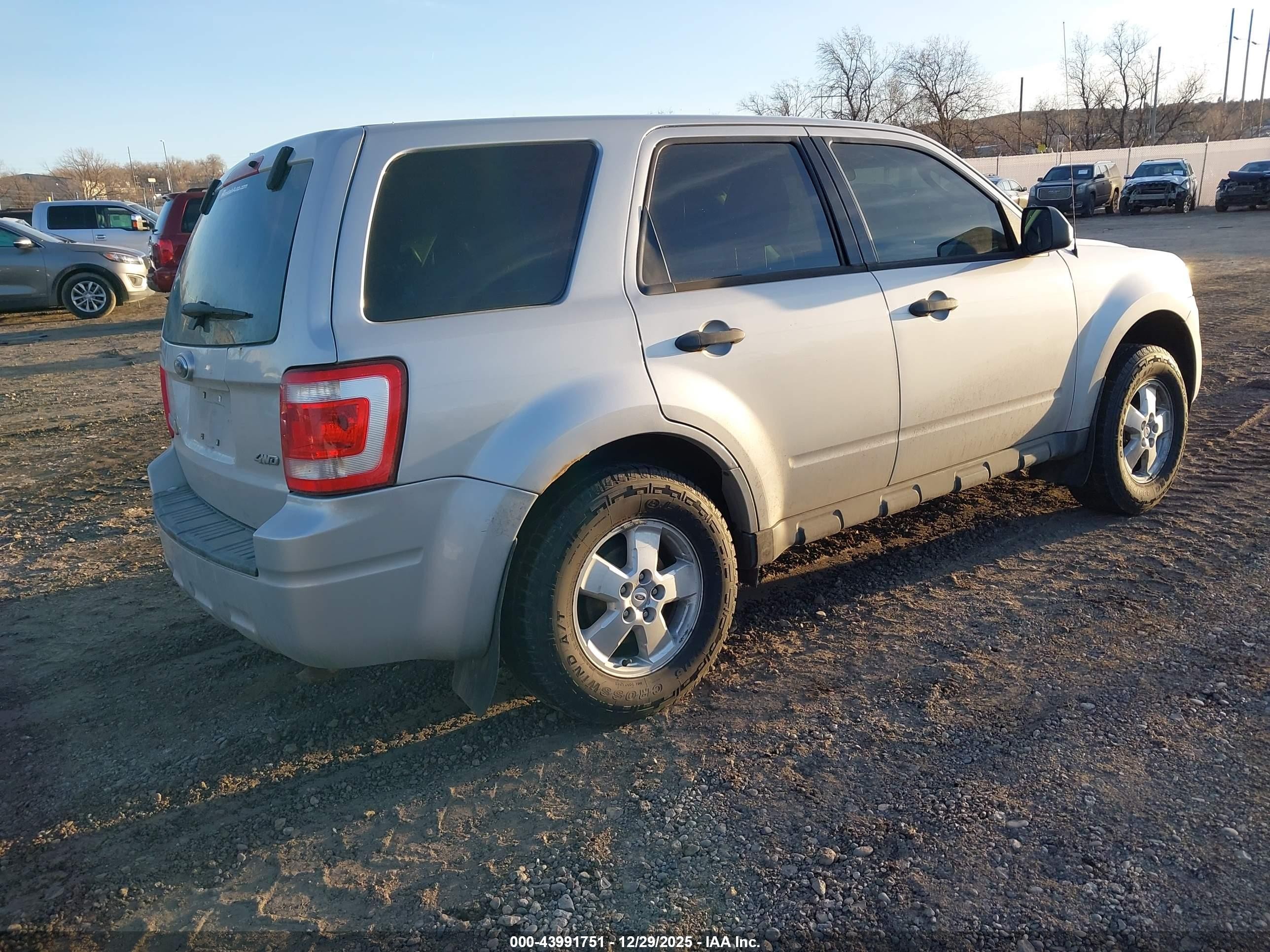 2009 Ford Escape Xls Silver vin: 1FMCU92739KB54618