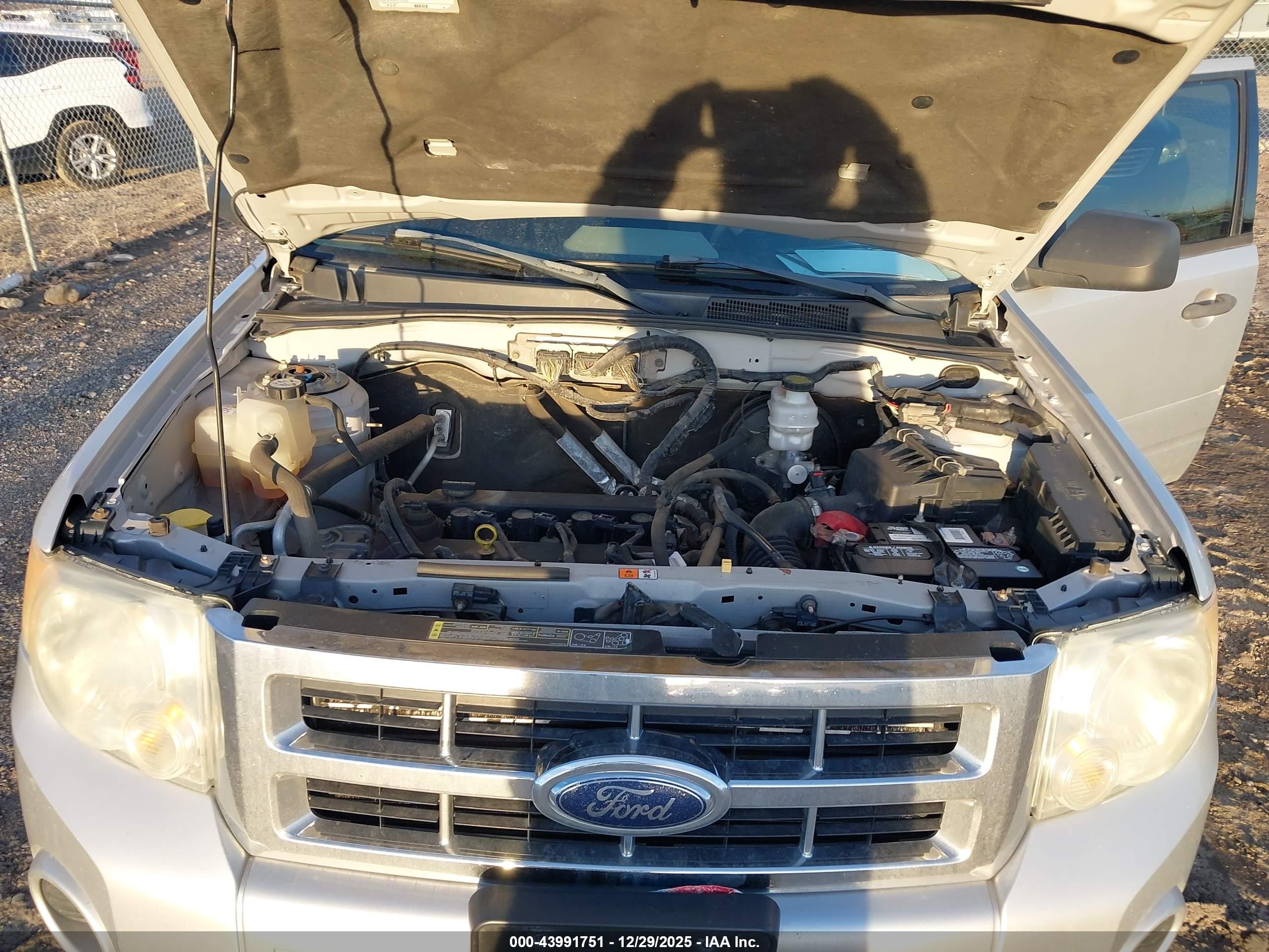 2009 Ford Escape Xls Silver vin: 1FMCU92739KB54618
