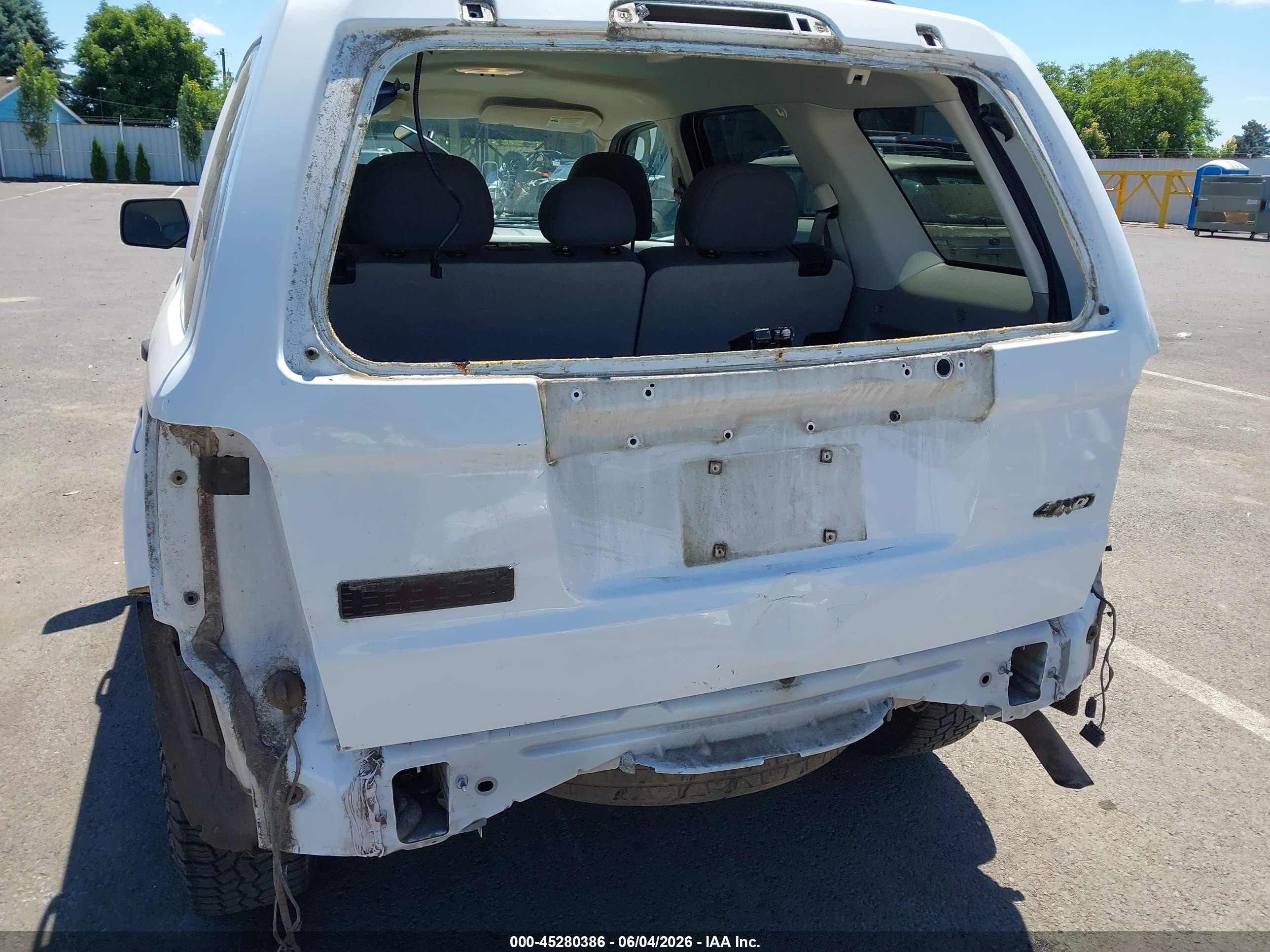 2009 Ford Escape Xls White vin: 1FMCU92749KB70147
