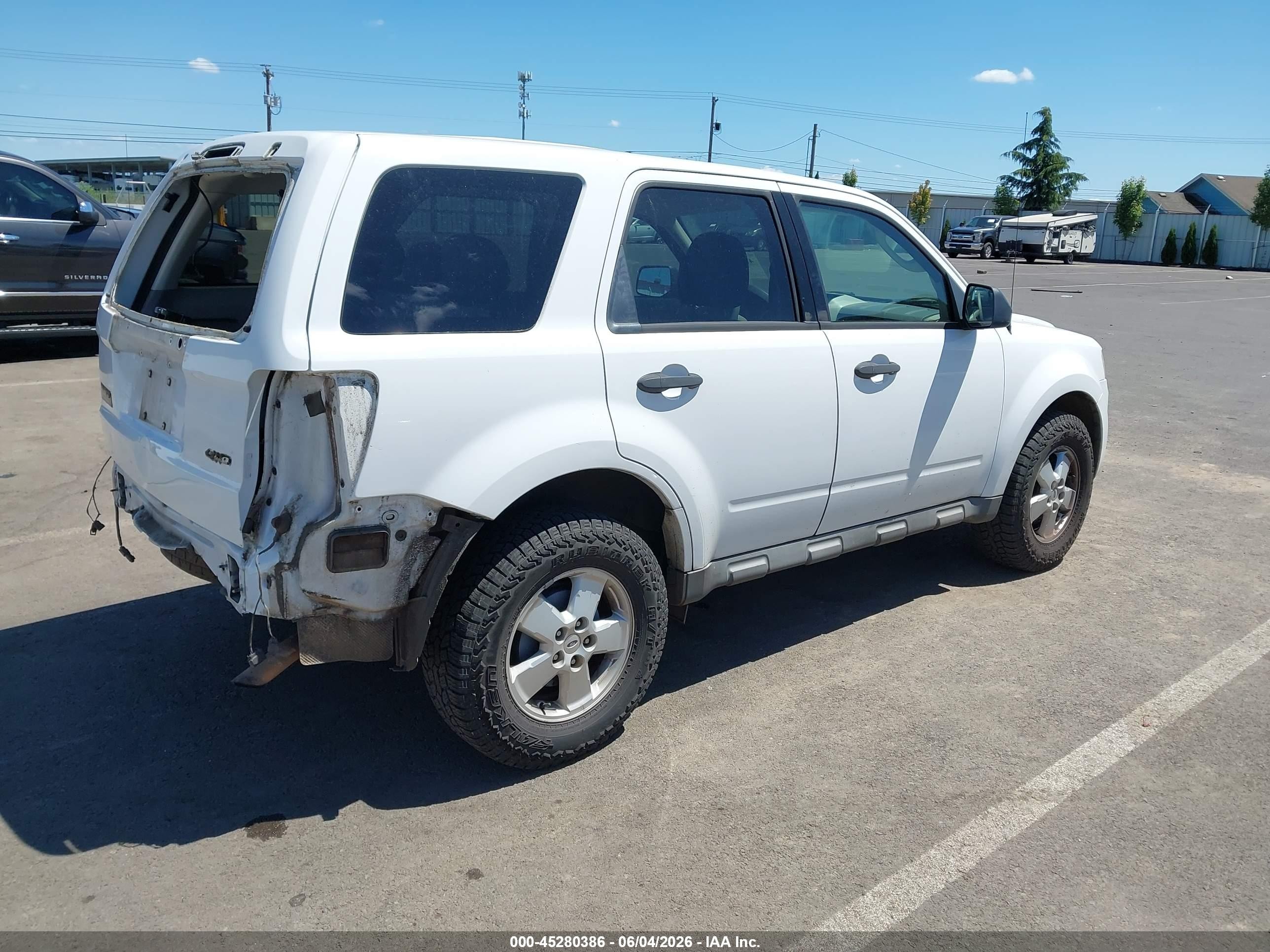 2009 Ford Escape Xls White vin: 1FMCU92749KB70147