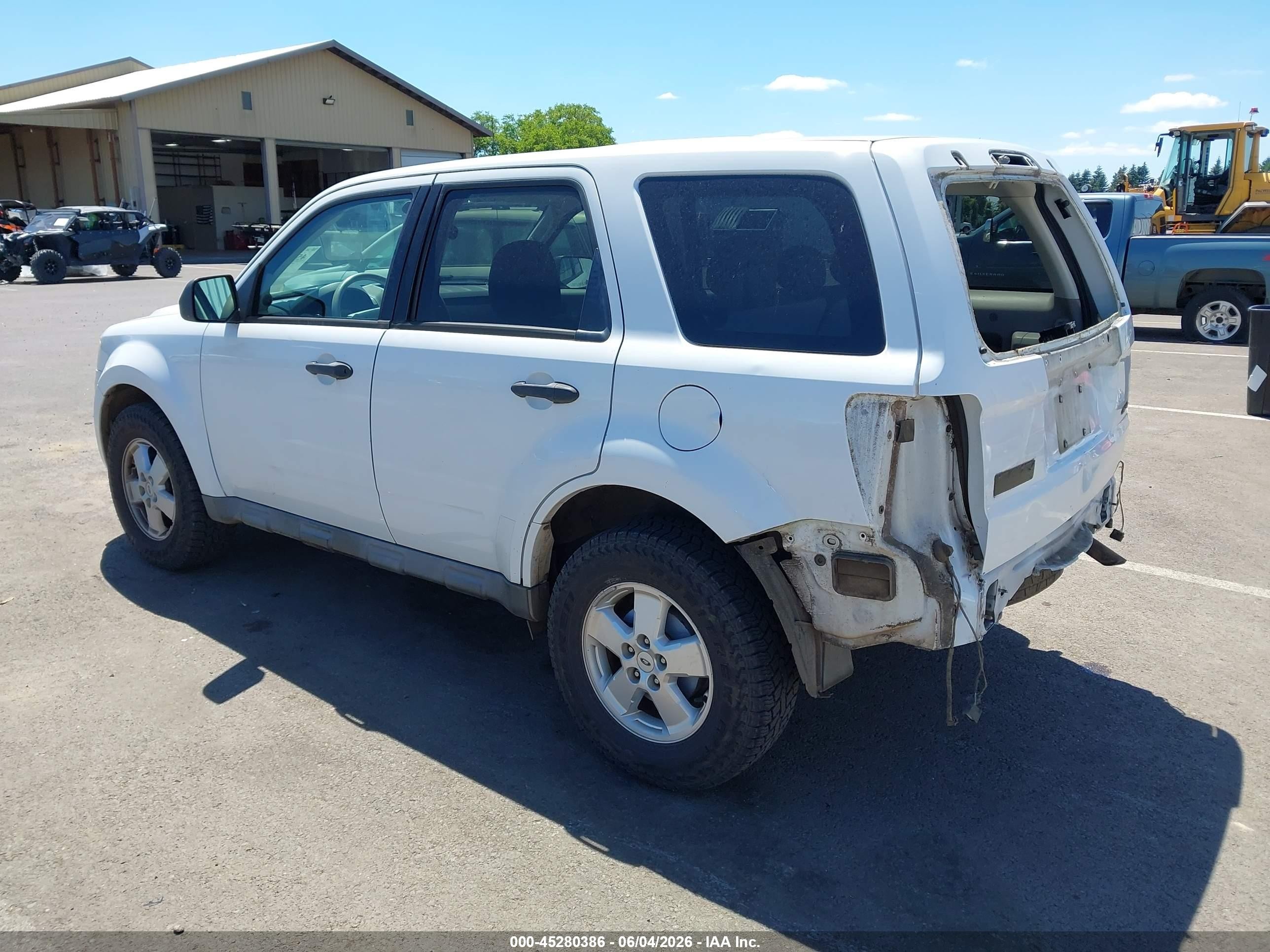 2009 Ford Escape Xls White vin: 1FMCU92749KB70147