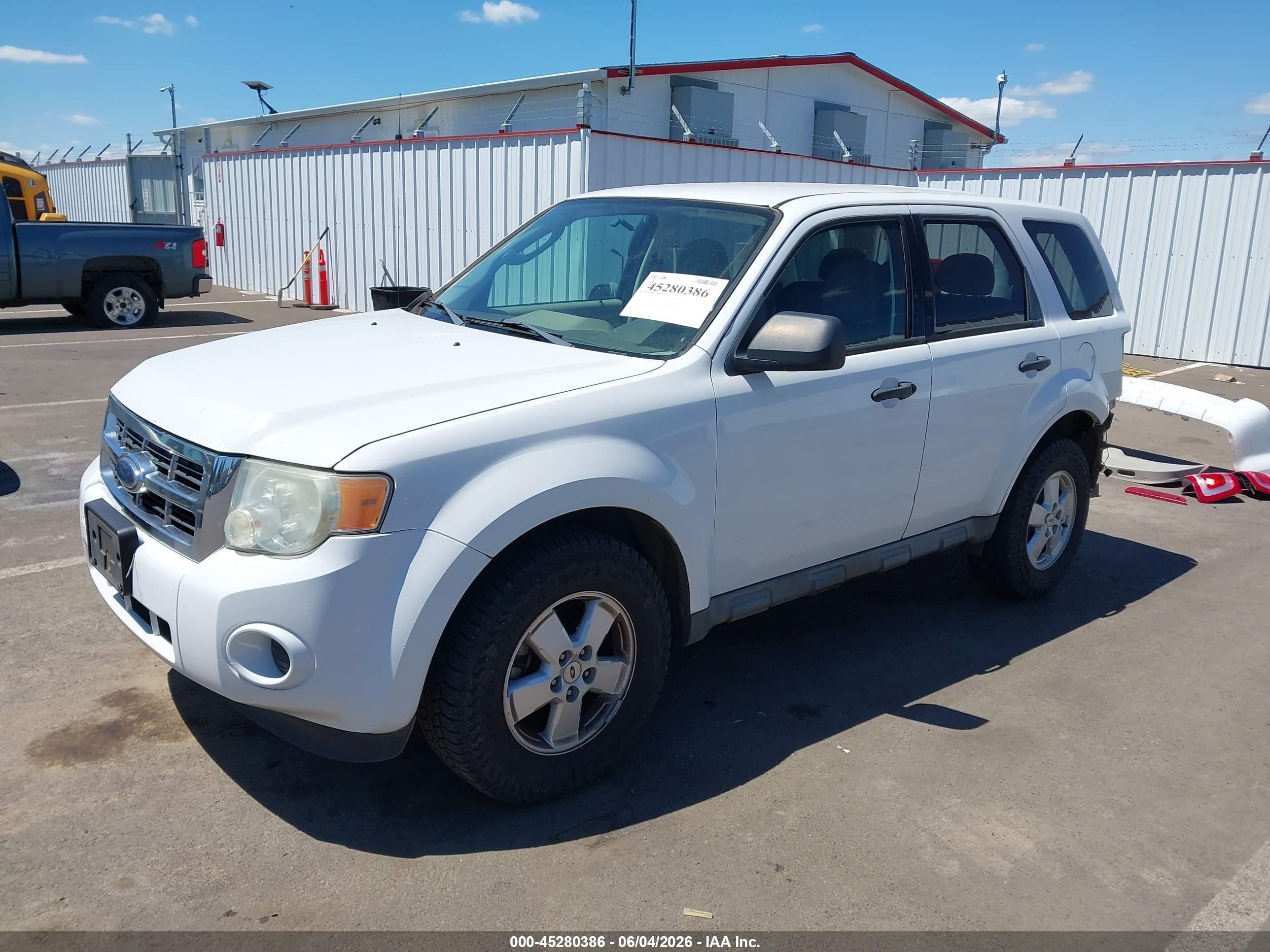 2009 Ford Escape Xls White vin: 1FMCU92749KB70147