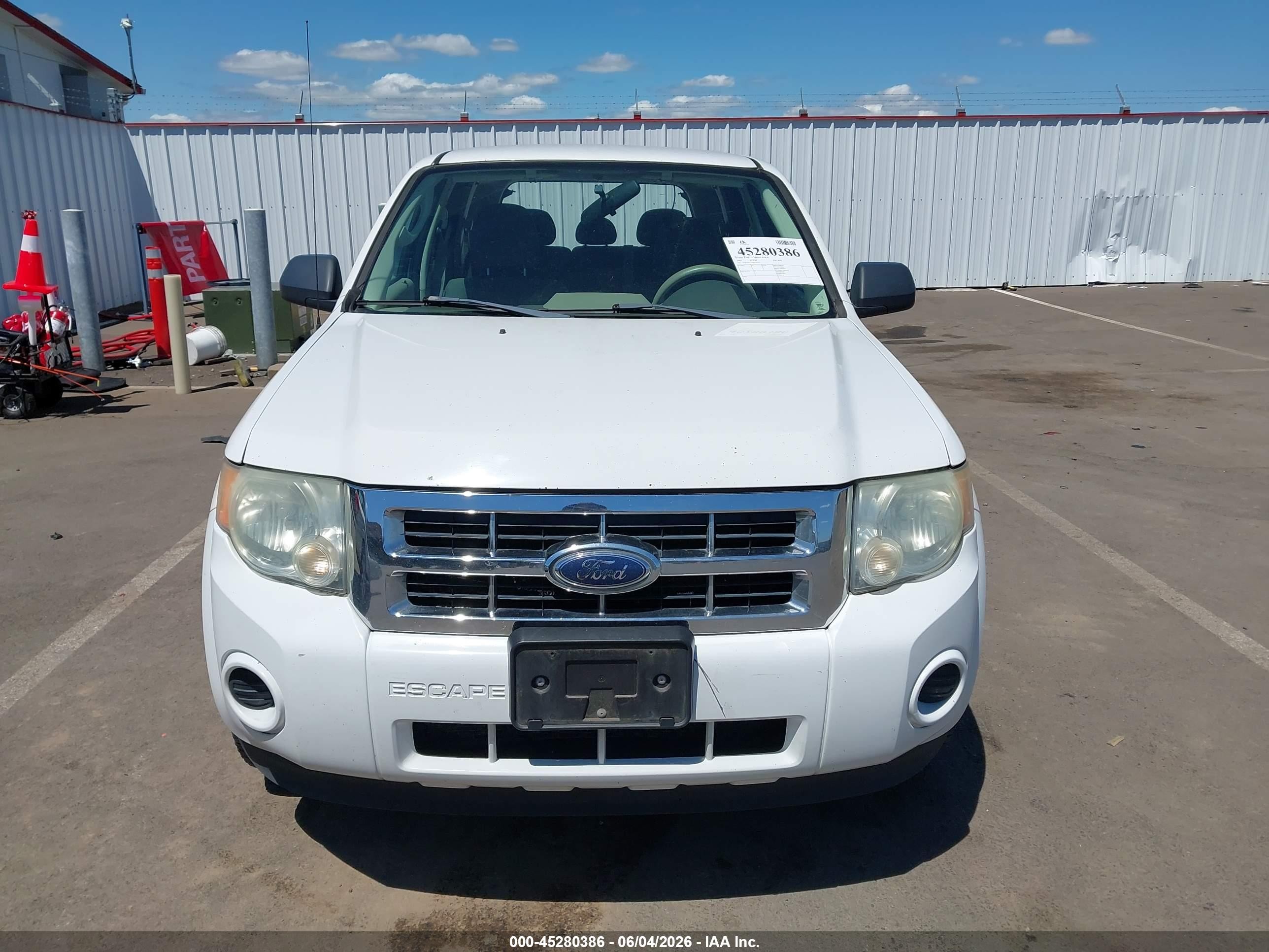2009 Ford Escape Xls White vin: 1FMCU92749KB70147