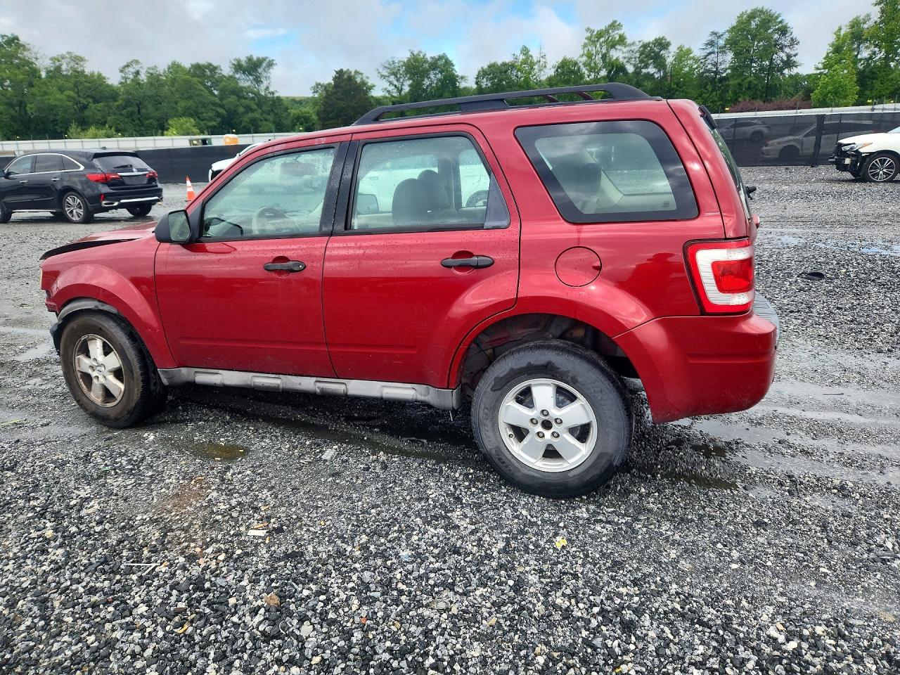 2009 Ford Escape Xls Red vin: 1FMCU92749KB70374