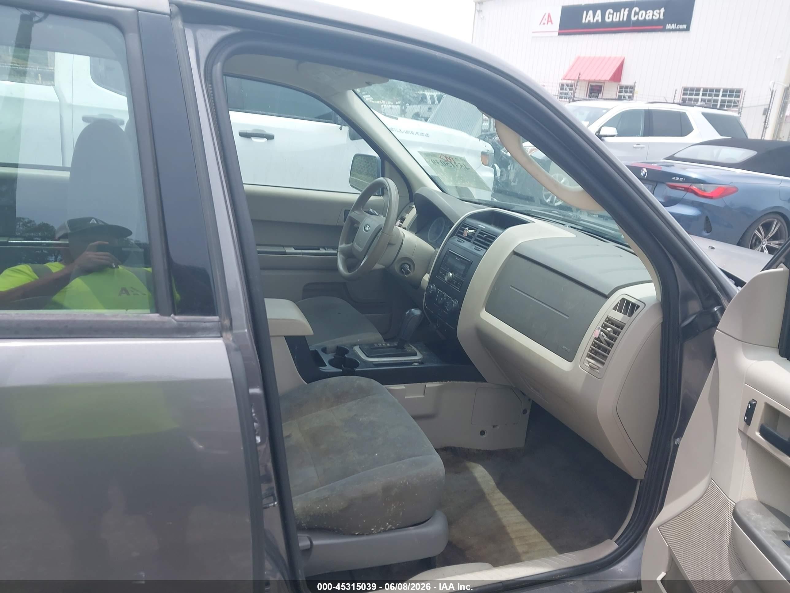 2009 Ford Escape Xls Gray vin: 1FMCU92759KD10111