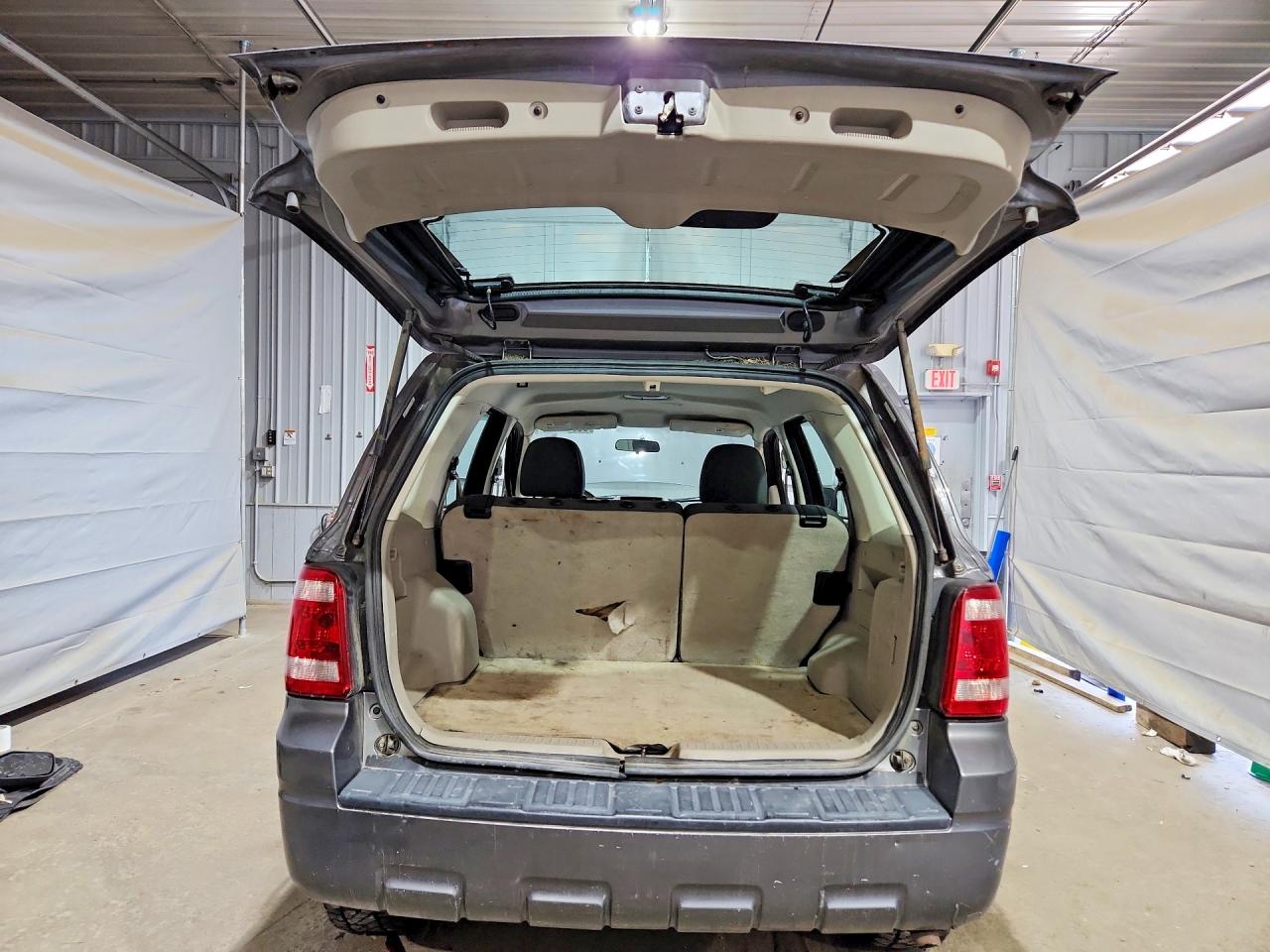 2009 Ford Escape Xls Gray vin: 1FMCU92769KB27400
