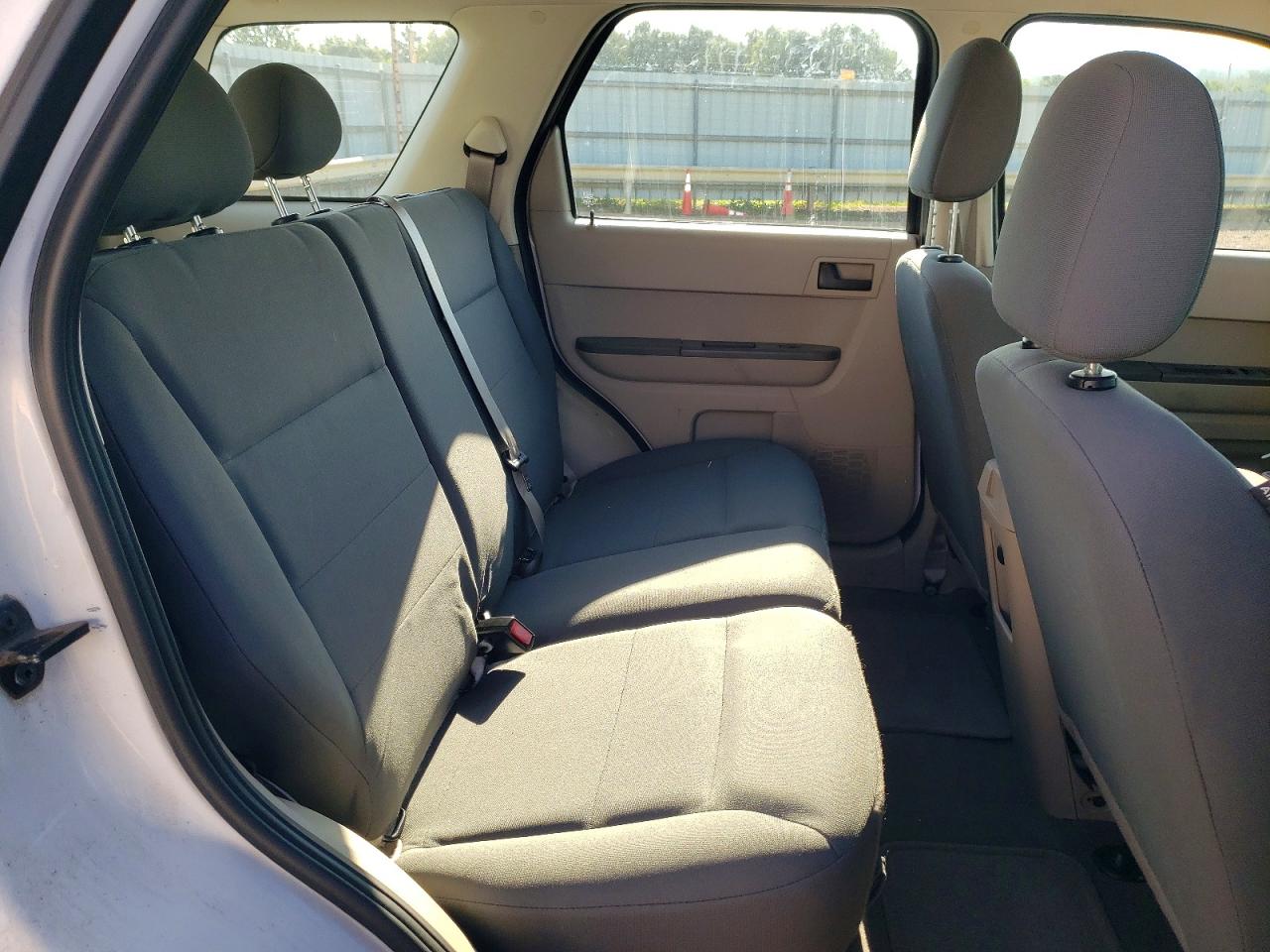 2008 Ford Escape Xls Белый vin: 1FMCU92Z08KE74933