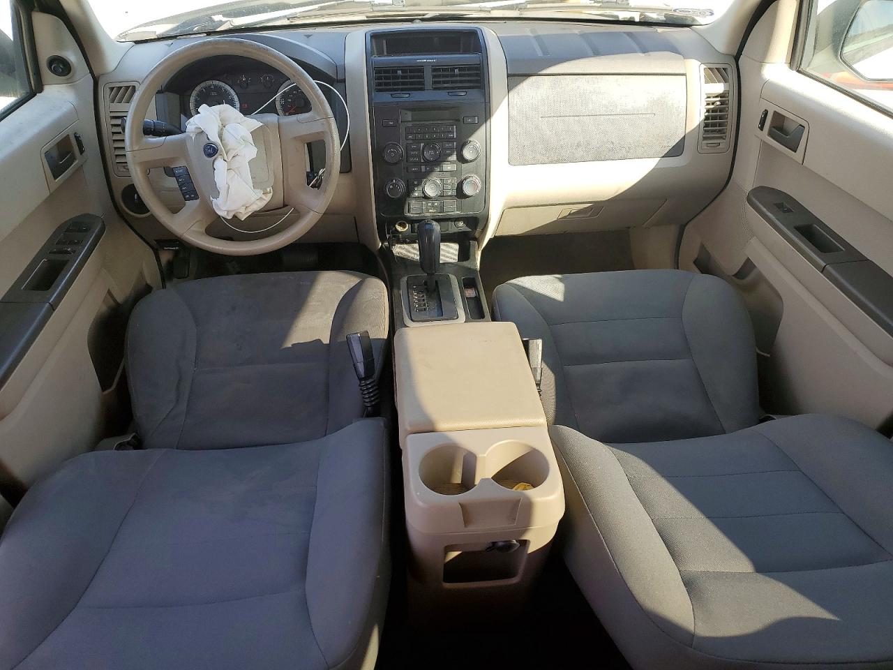 2008 Ford Escape Xls White vin: 1FMCU92Z18KA12039
