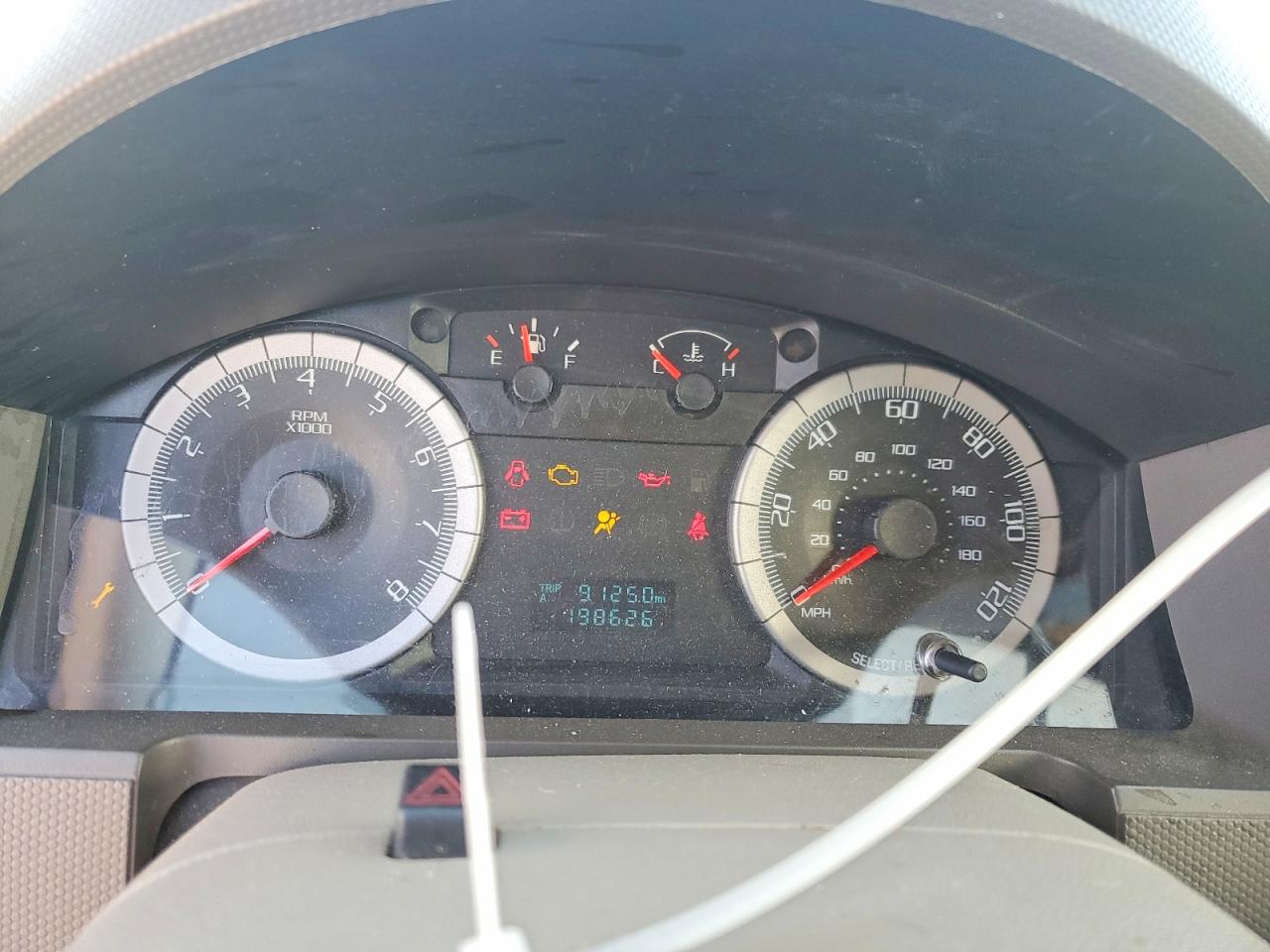 2008 Ford Escape Xls White vin: 1FMCU92Z18KA12039
