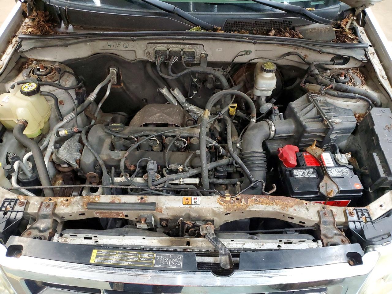 2008 Ford Escape Xls White vin: 1FMCU92Z18KB15946