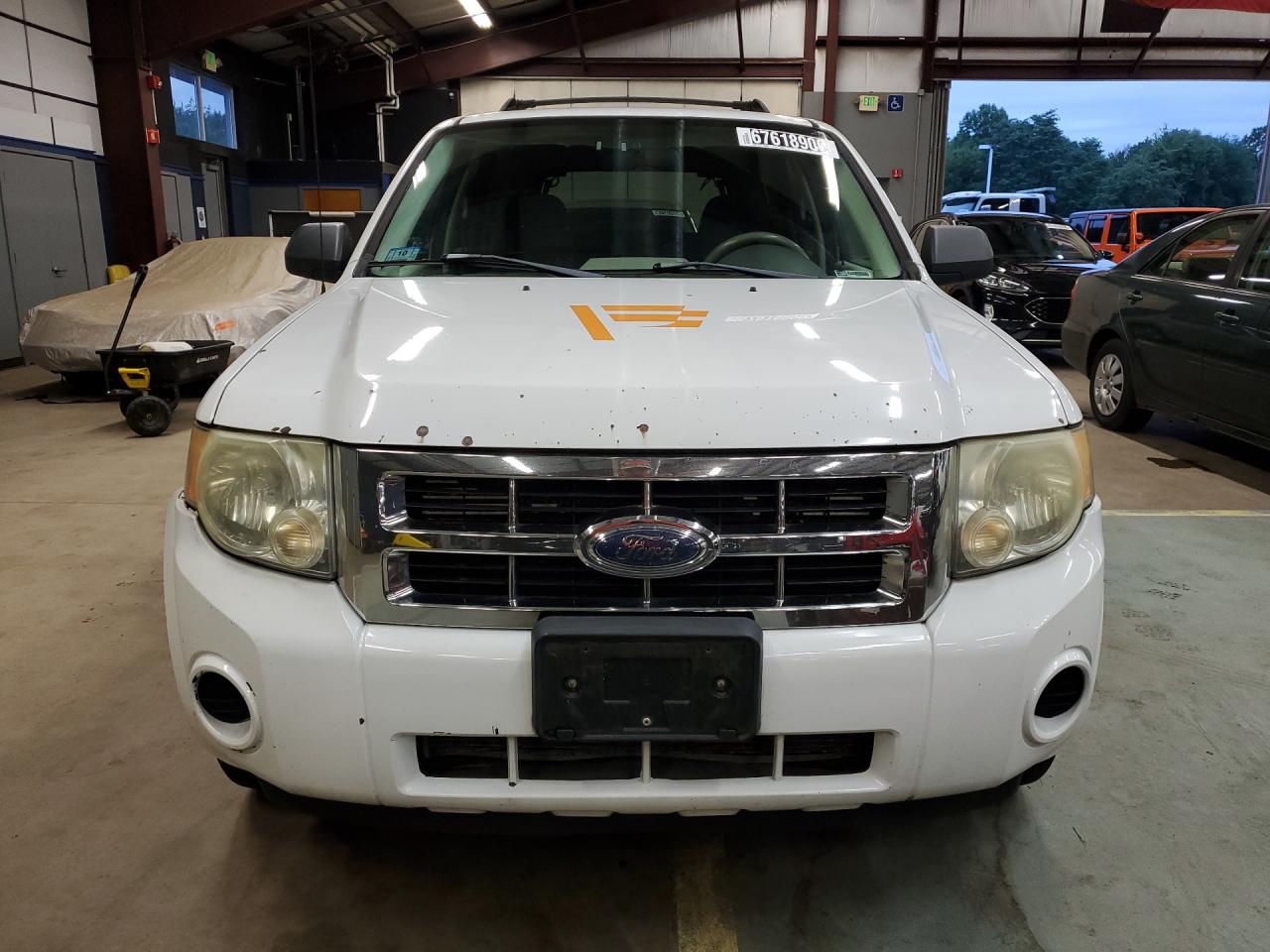 2008 Ford Escape Xls White vin: 1FMCU92Z18KB15946 Damage: Left Head Lamp, Faded, Acceptable