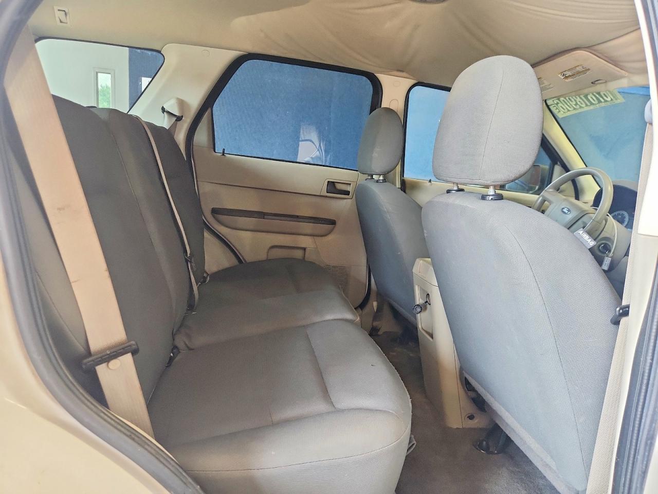 2008 Ford Escape Xls White vin: 1FMCU92Z18KB15946