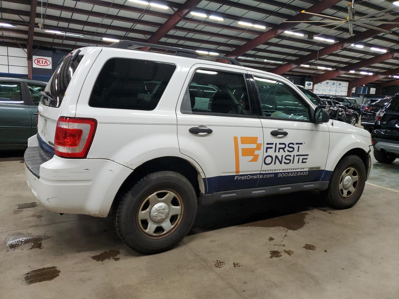 2008 Ford Escape Xls White vin: 1FMCU92Z18KB15946 Damage: Right Qtr Panel, Heavy Scratch, > 12 Inches