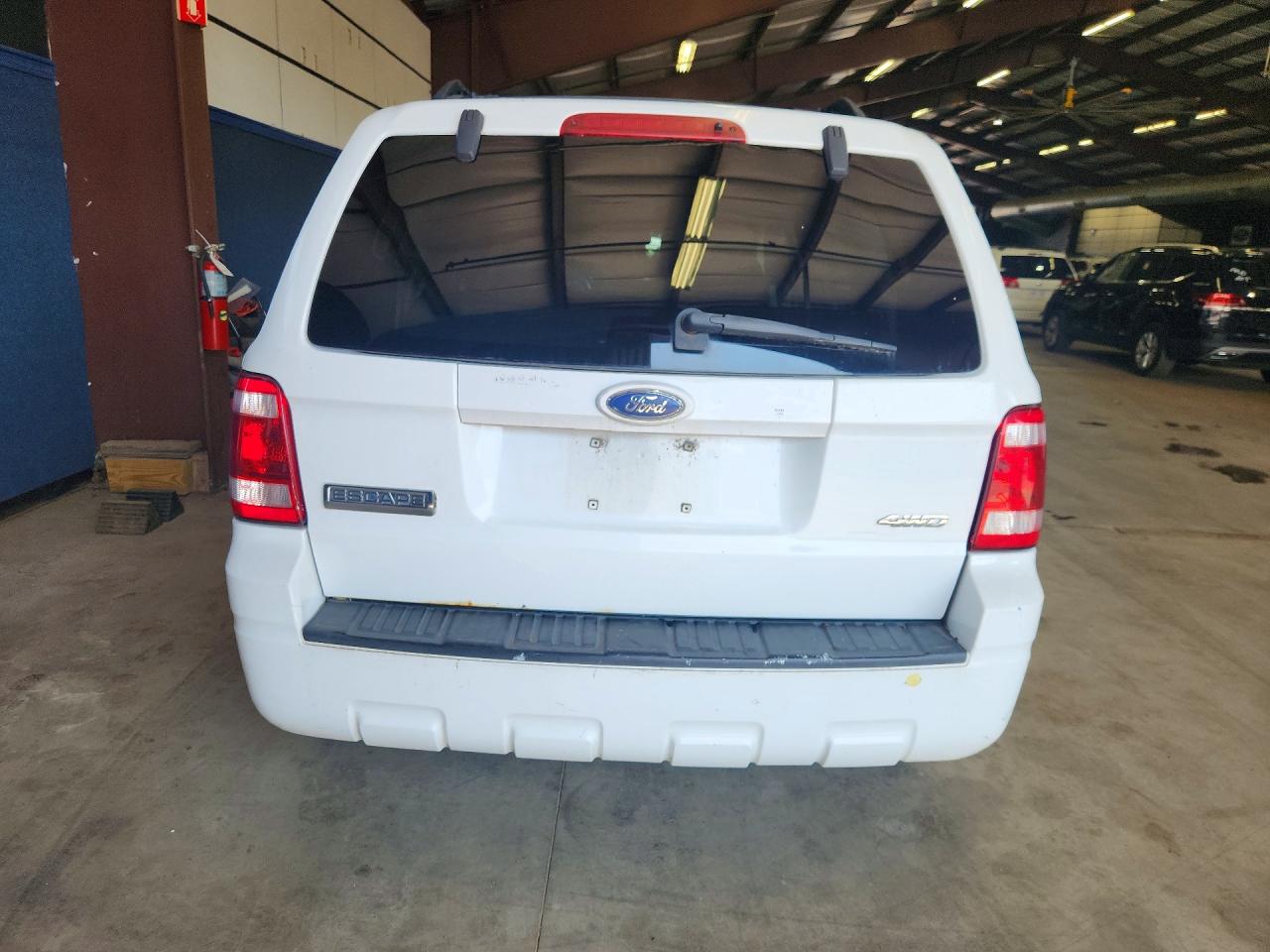 2008 Ford Escape Xls White vin: 1FMCU92Z18KB15946