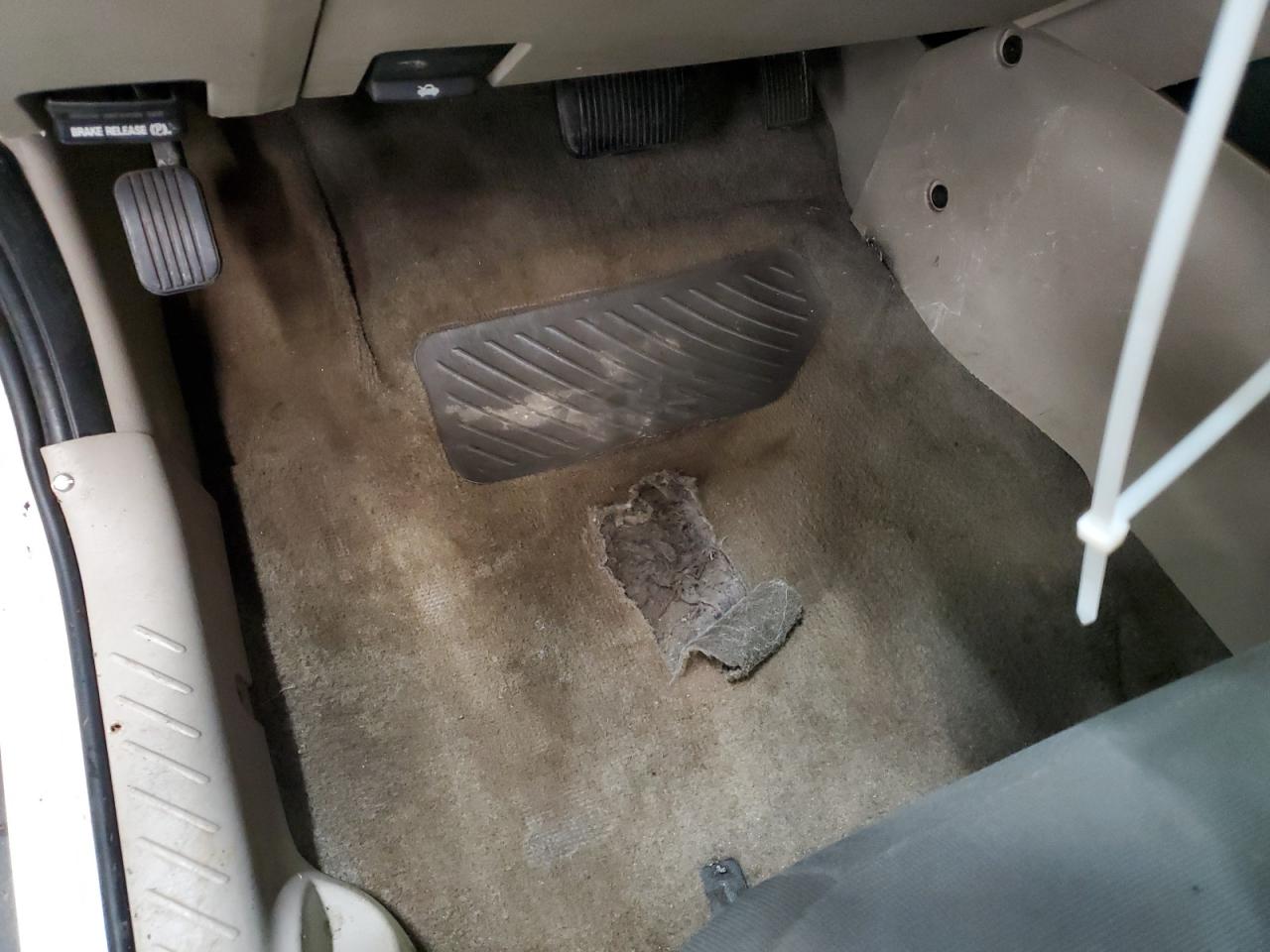 2008 Ford Escape Xls White vin: 1FMCU92Z18KB15946 Damage: Left Front Floor Mat, Torn, > 12 Inches