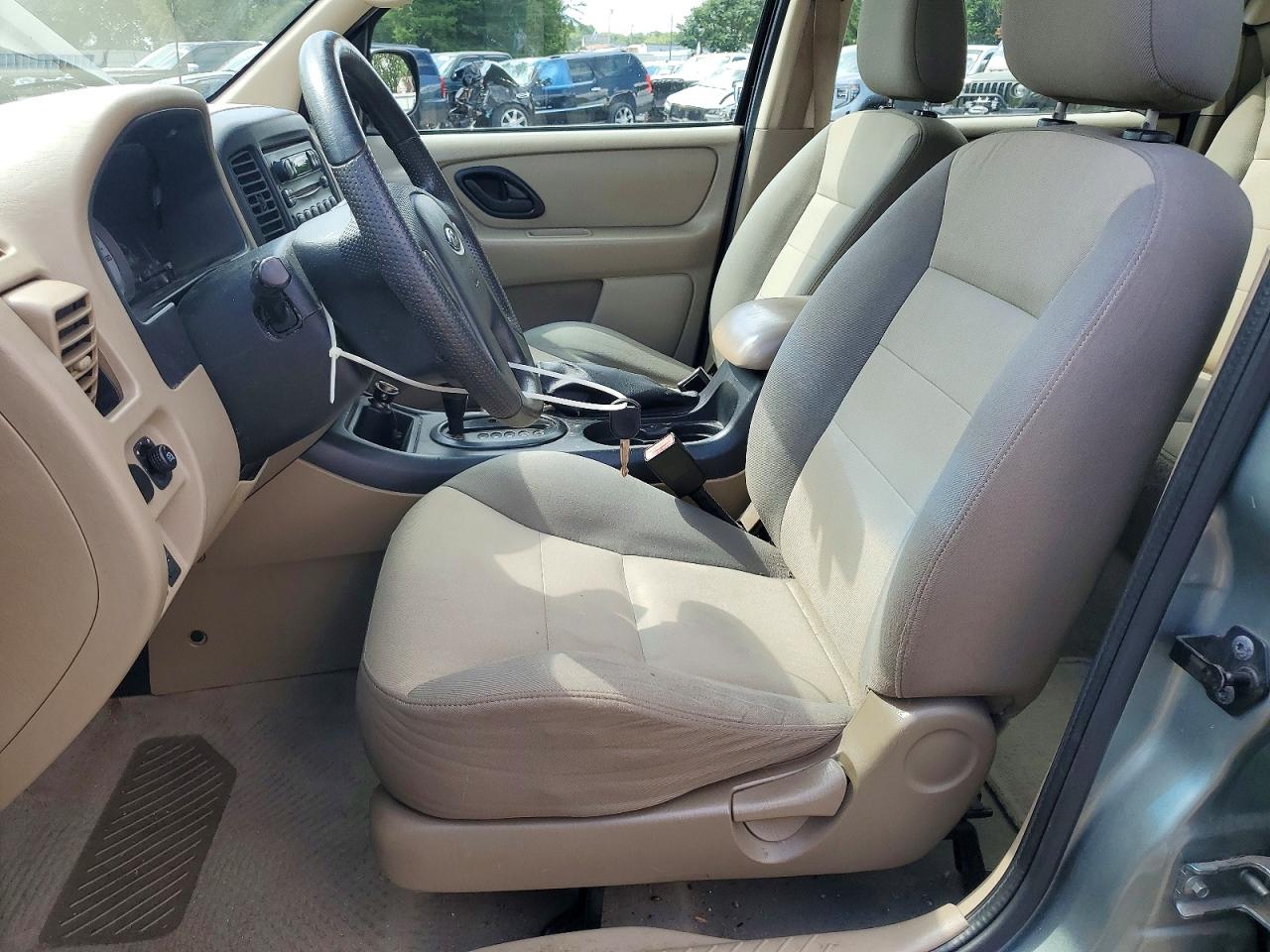 2005 Ford Escape Xls Gray vin: 1FMCU92Z45KA81982