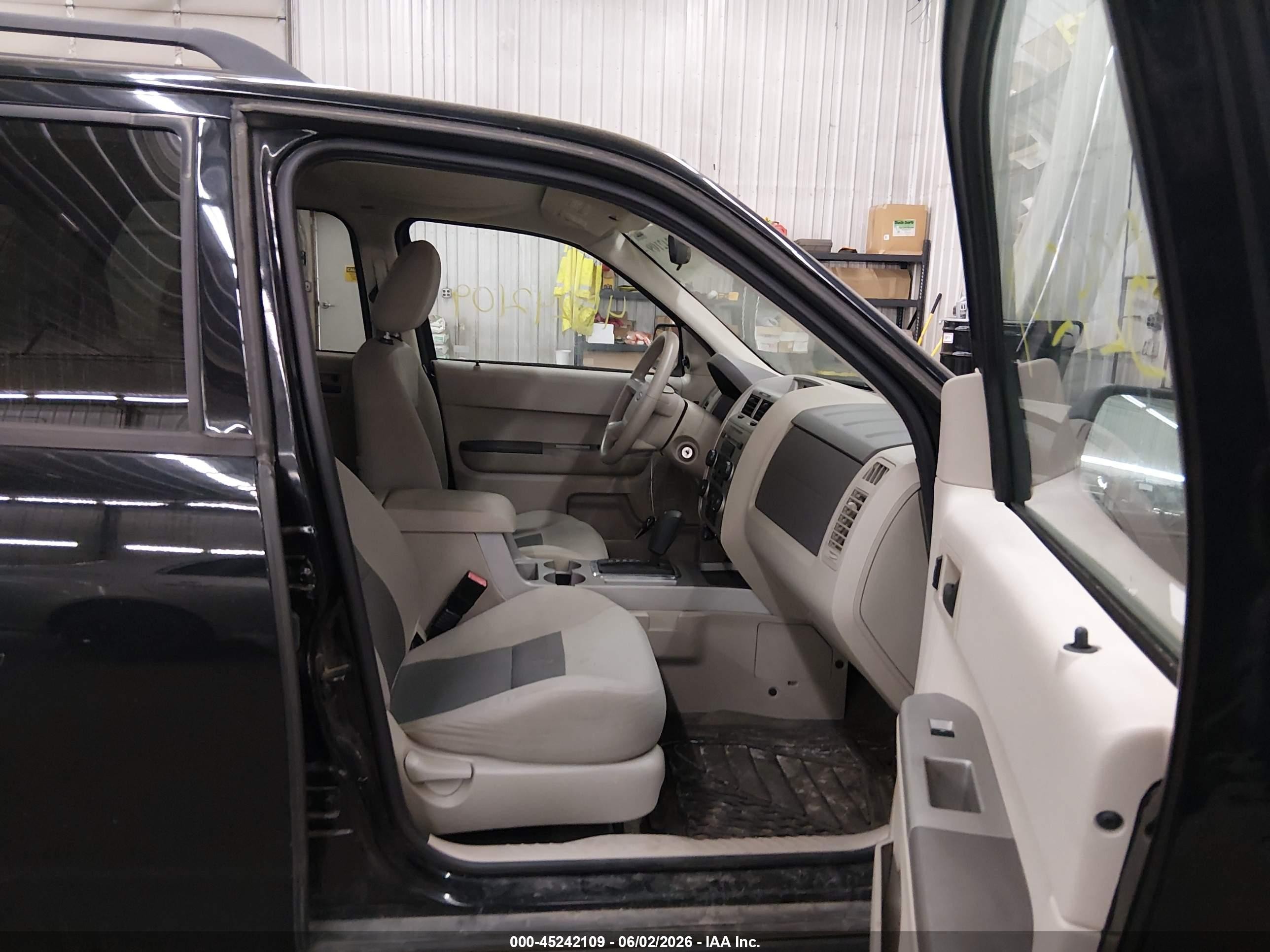 2008 Ford Escape Xlt Black vin: 1FMCU93108KB02680