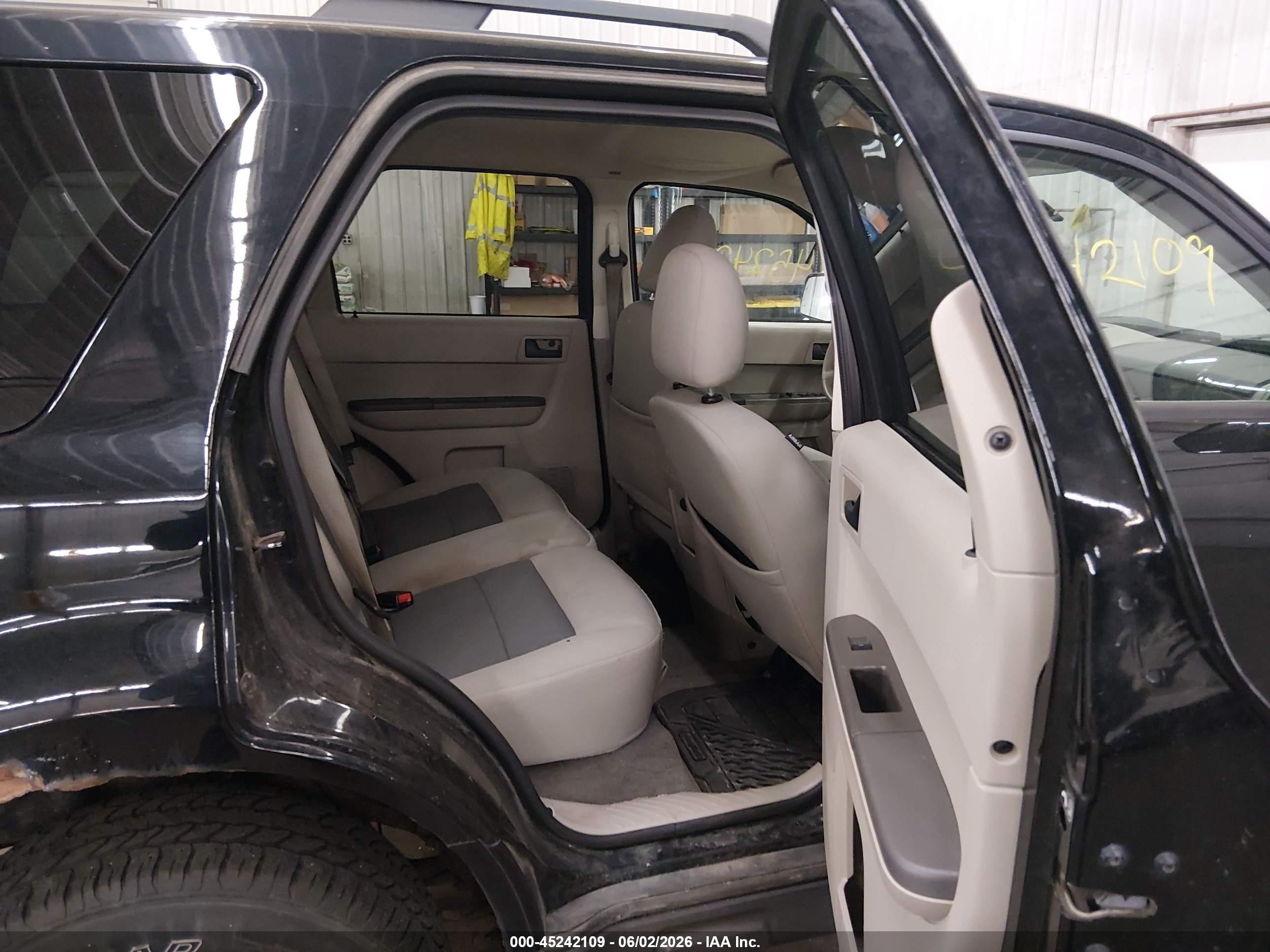 2008 Ford Escape Xlt Black vin: 1FMCU93108KB02680