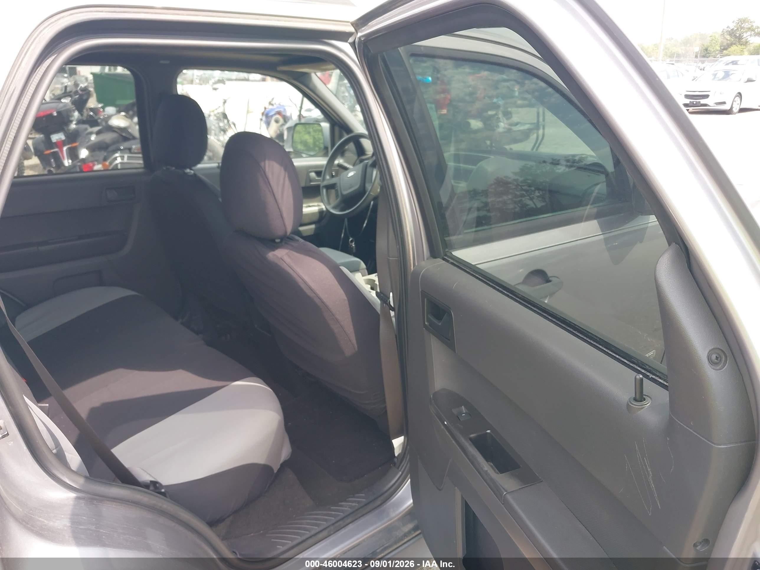2008 Ford Escape Xlt Gray vin: 1FMCU93108KB91618