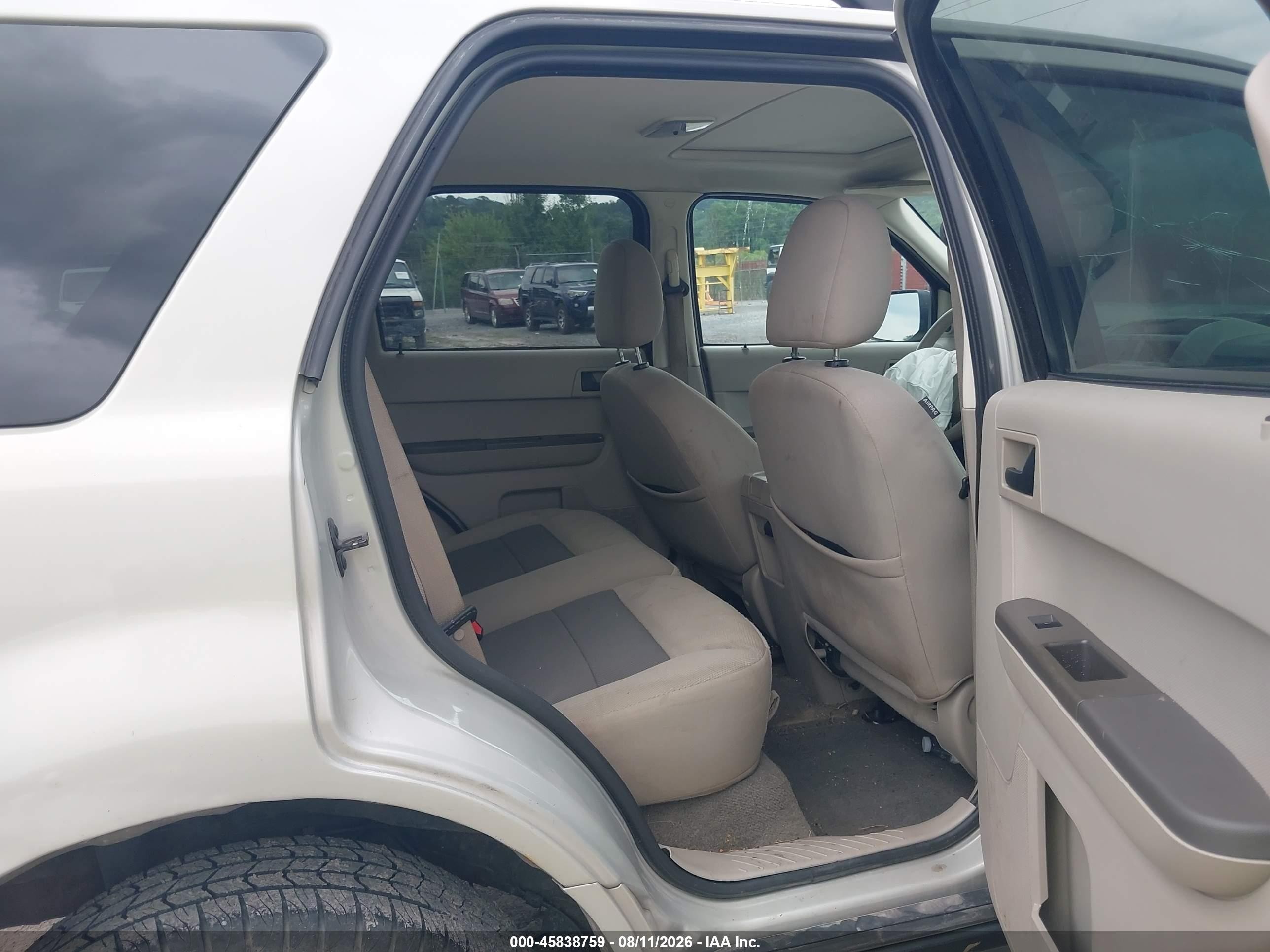 2008 Ford Escape Xlt White vin: 1FMCU93108KC99124