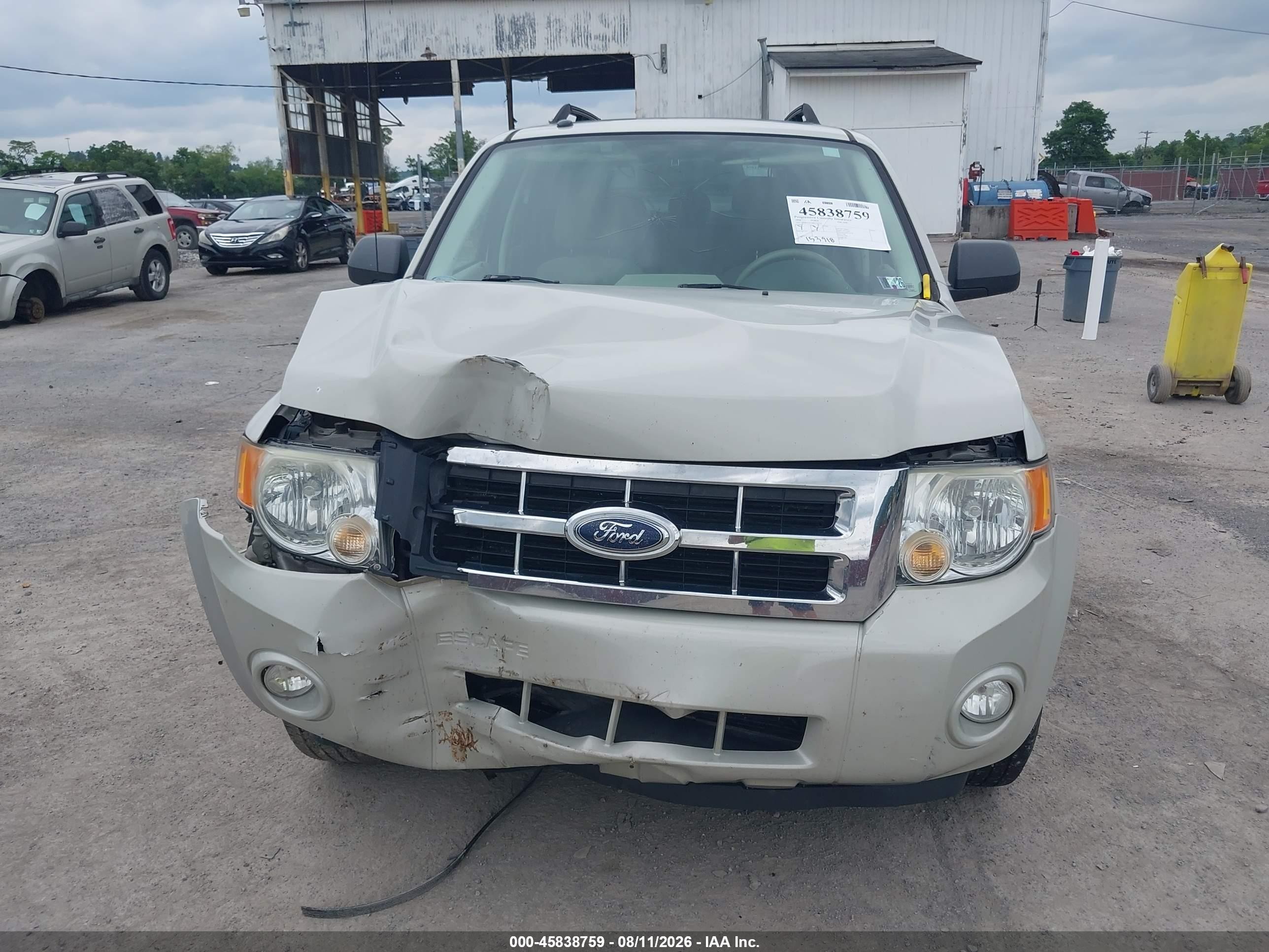 2008 Ford Escape Xlt White vin: 1FMCU93108KC99124