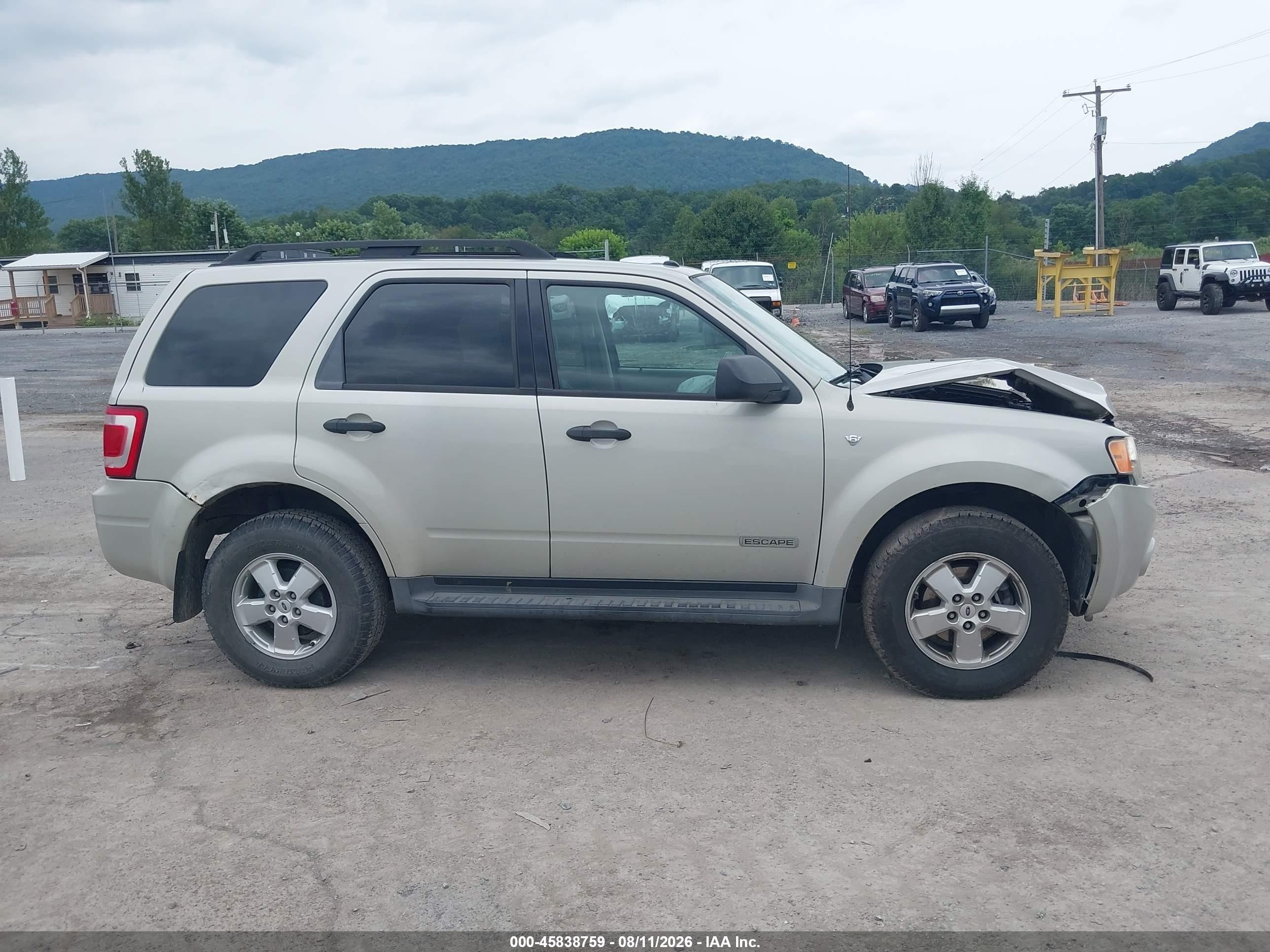 2008 Ford Escape Xlt White vin: 1FMCU93108KC99124