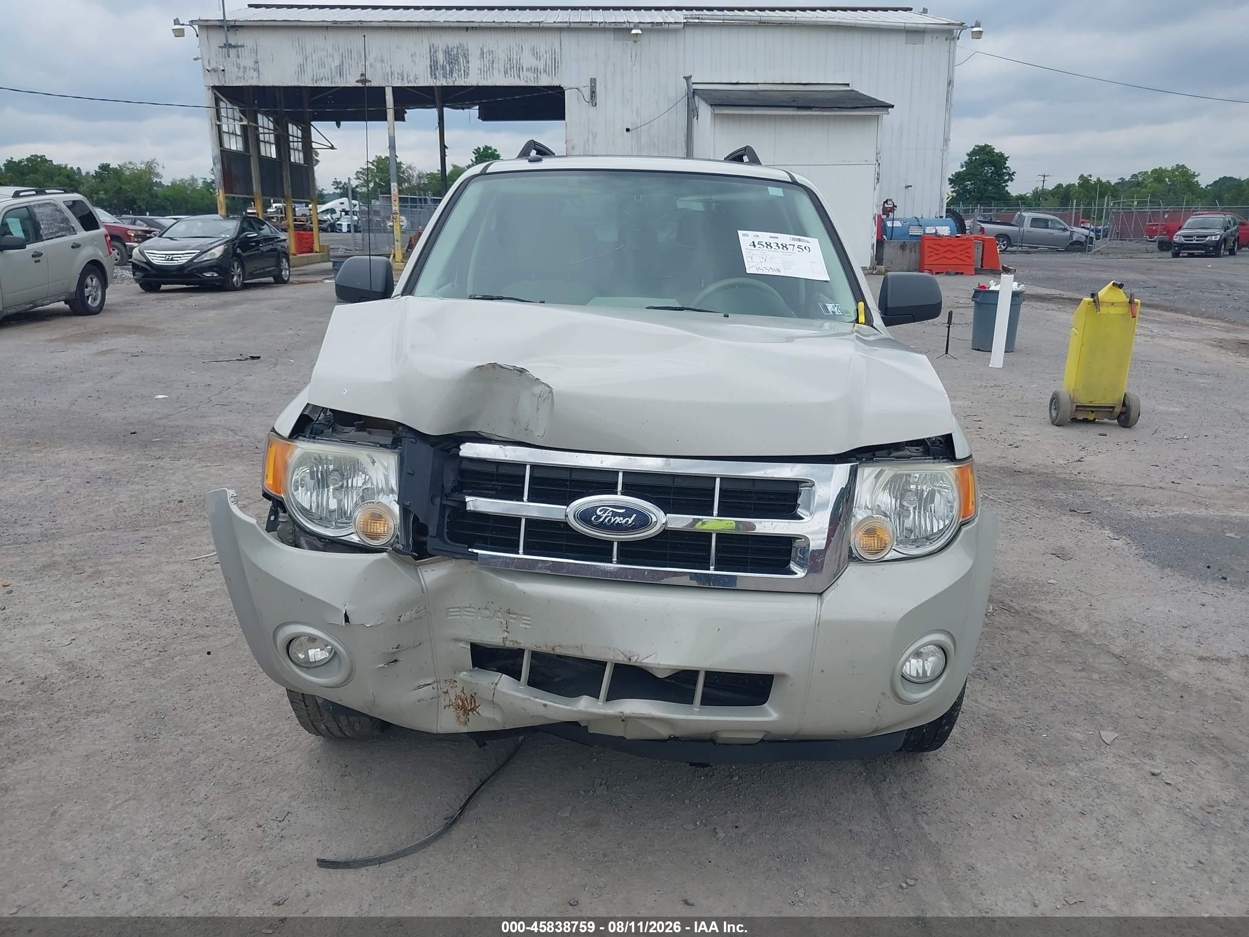 2008 Ford Escape Xlt White vin: 1FMCU93108KC99124