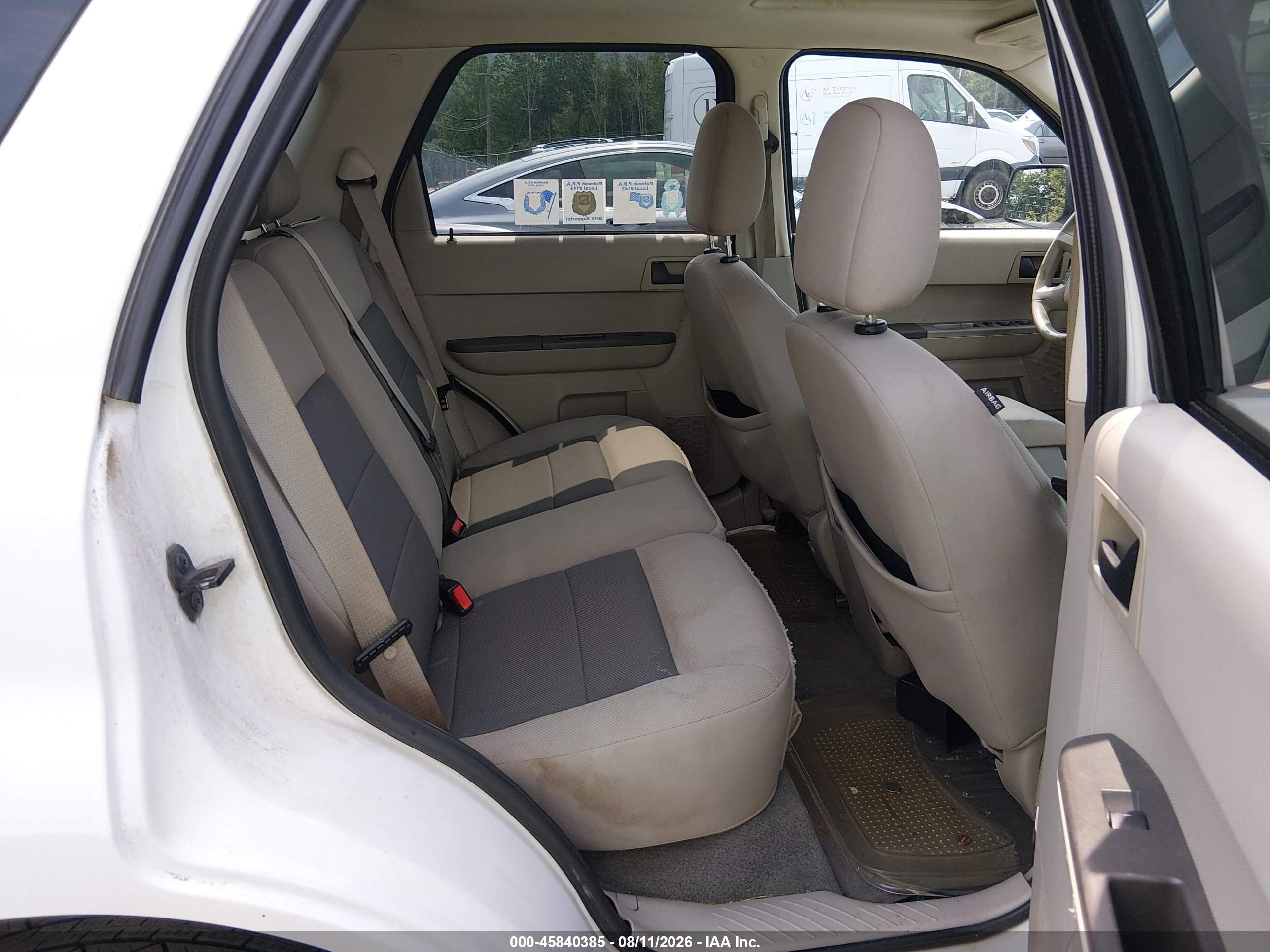 2008 Ford Escape Xlt White vin: 1FMCU93118KC68335