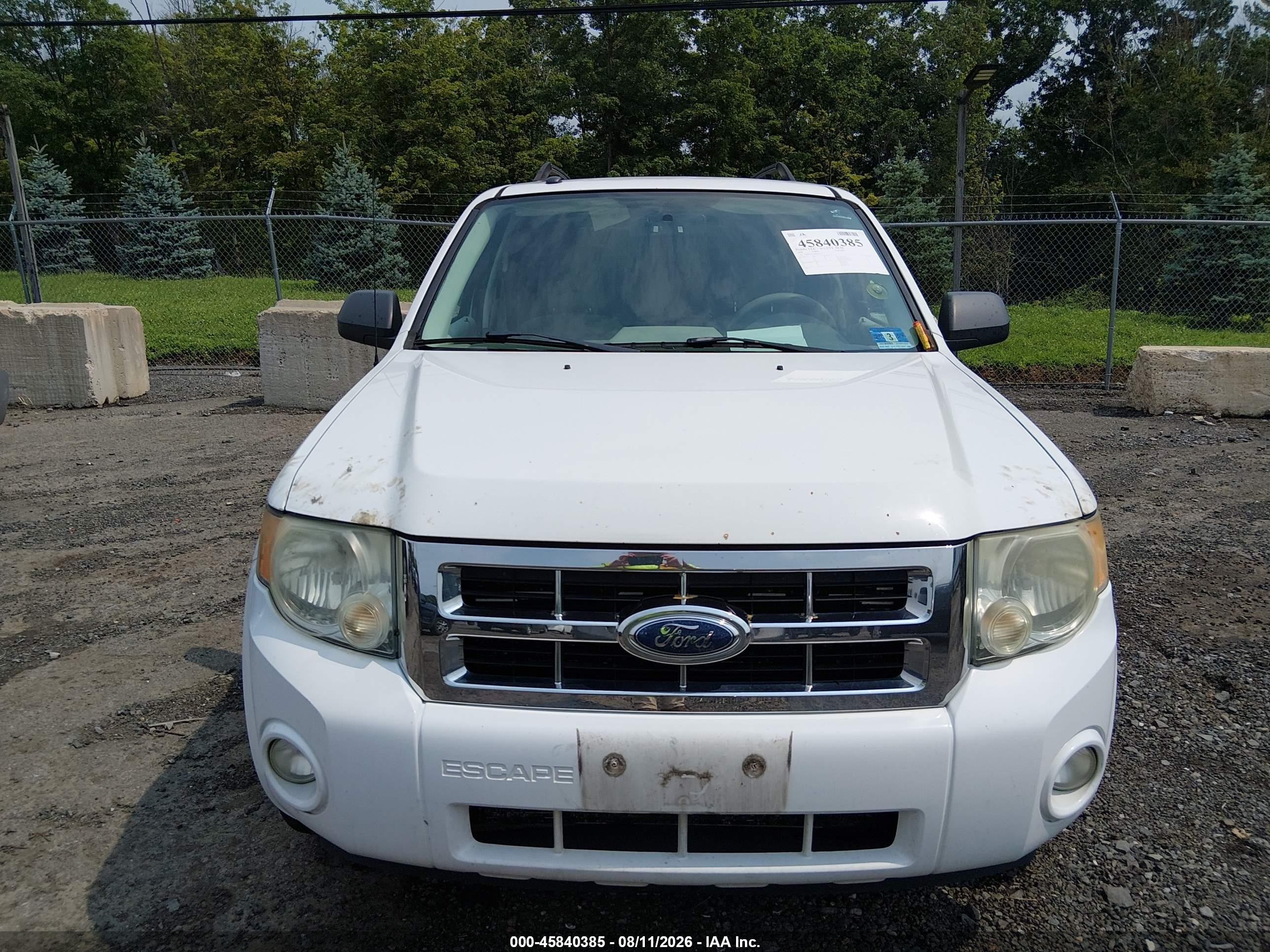 2008 Ford Escape Xlt White vin: 1FMCU93118KC68335