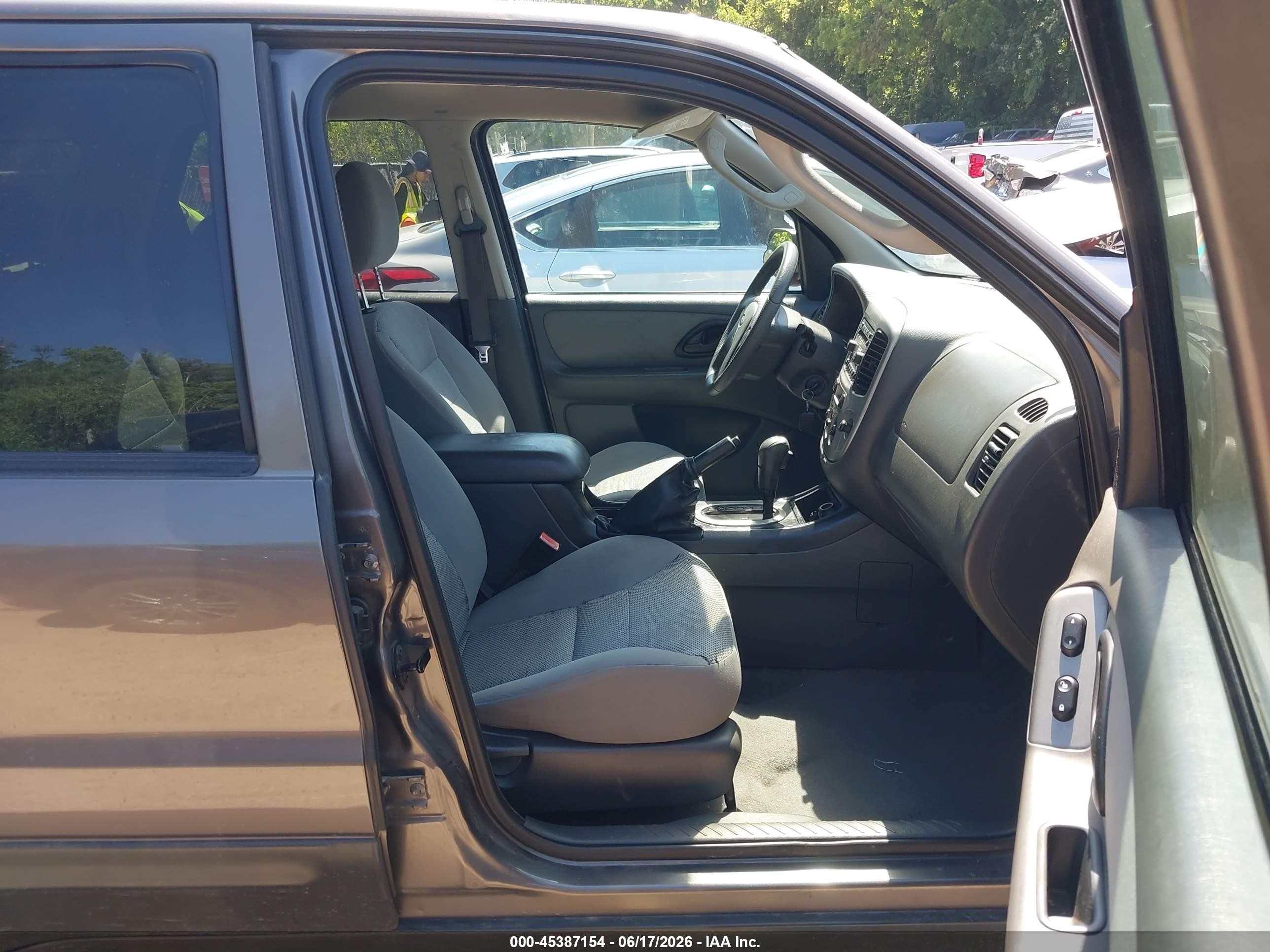 2005 Ford Escape Xlt Gray vin: 1FMCU93125KA79785