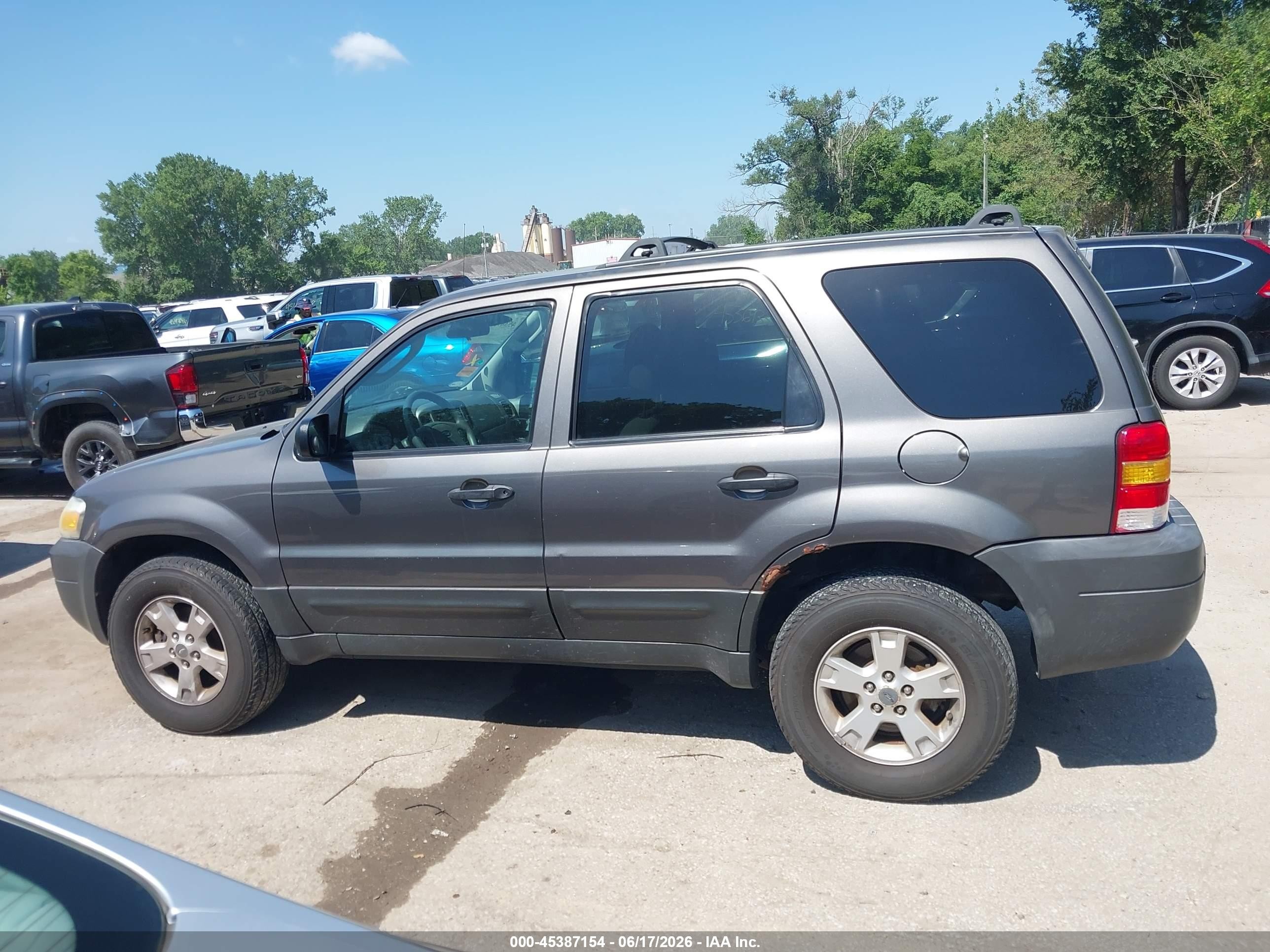 2005 Ford Escape Xlt Gray vin: 1FMCU93125KA79785