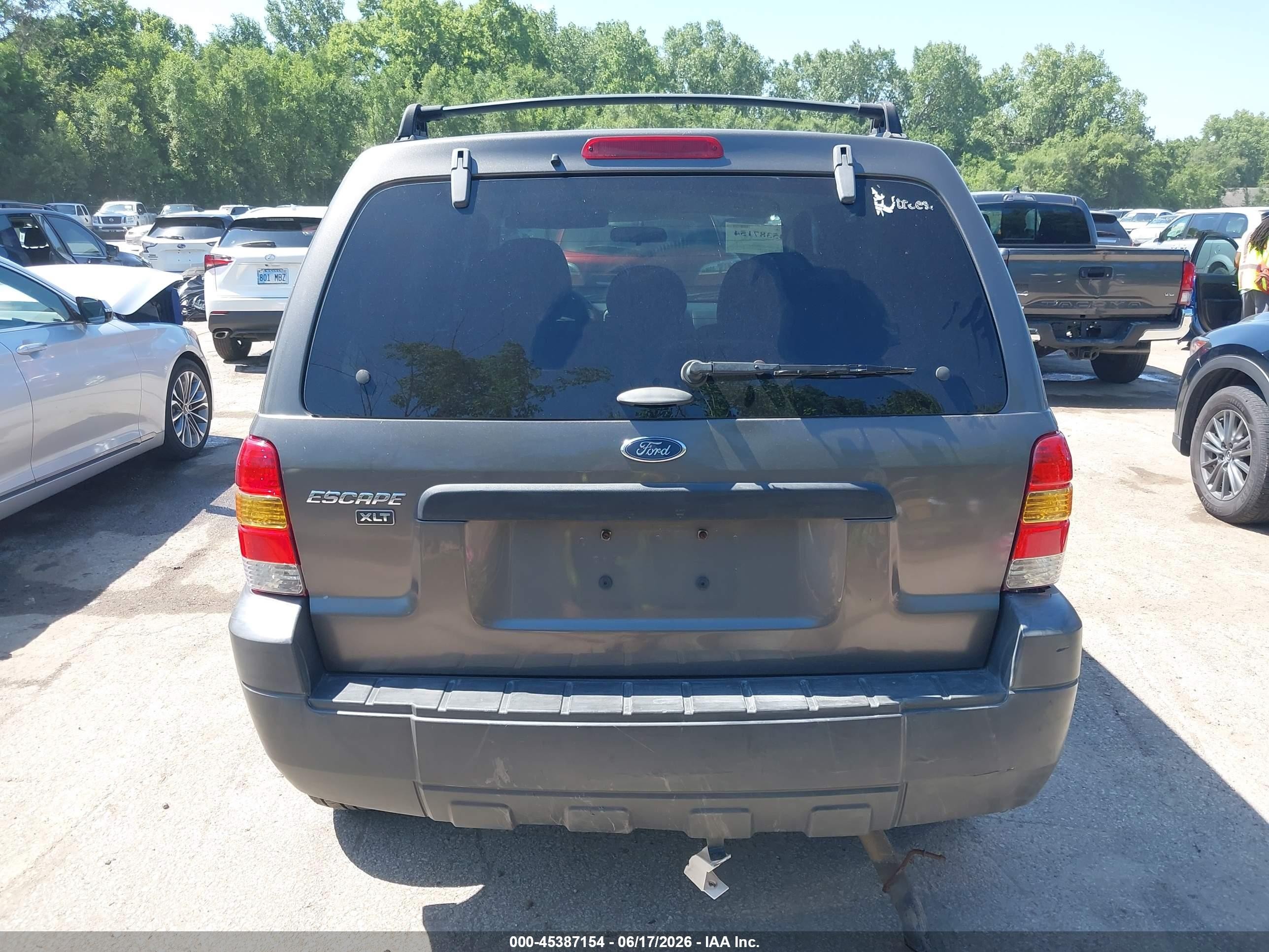 2005 Ford Escape Xlt Gray vin: 1FMCU93125KA79785