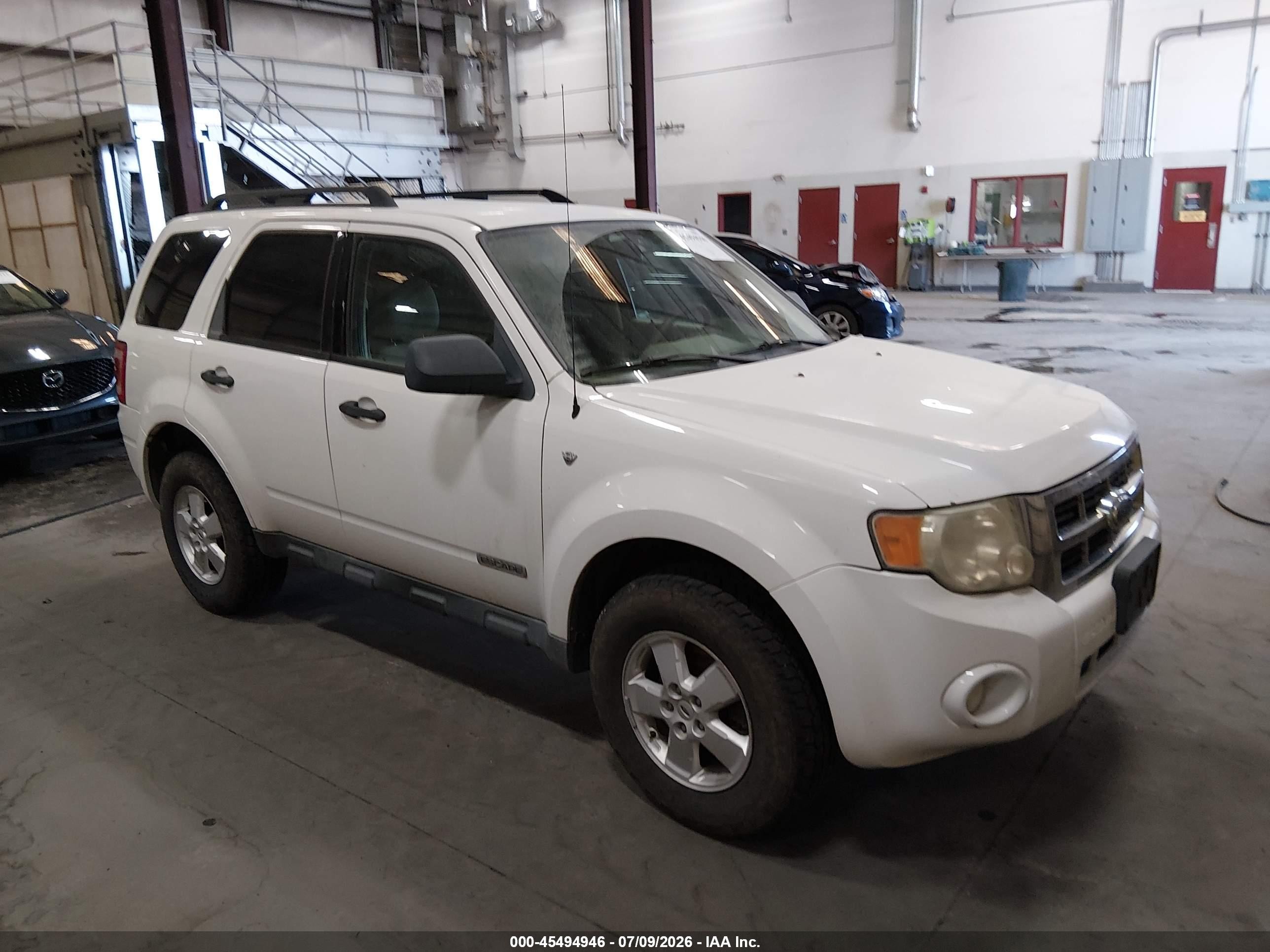 2008 Ford Escape Xlt White vin: 1FMCU93128KA57547