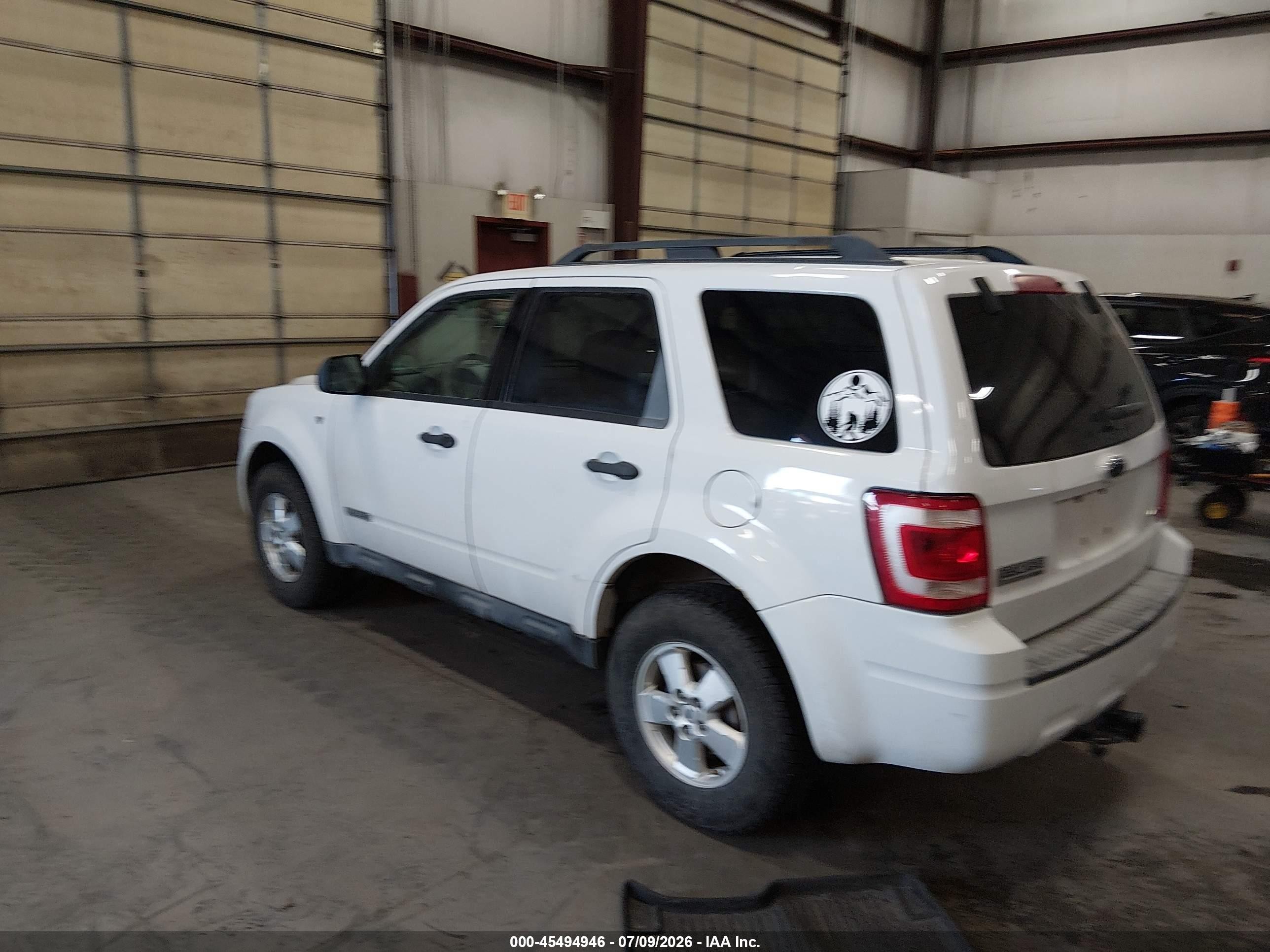 2008 Ford Escape Xlt White vin: 1FMCU93128KA57547