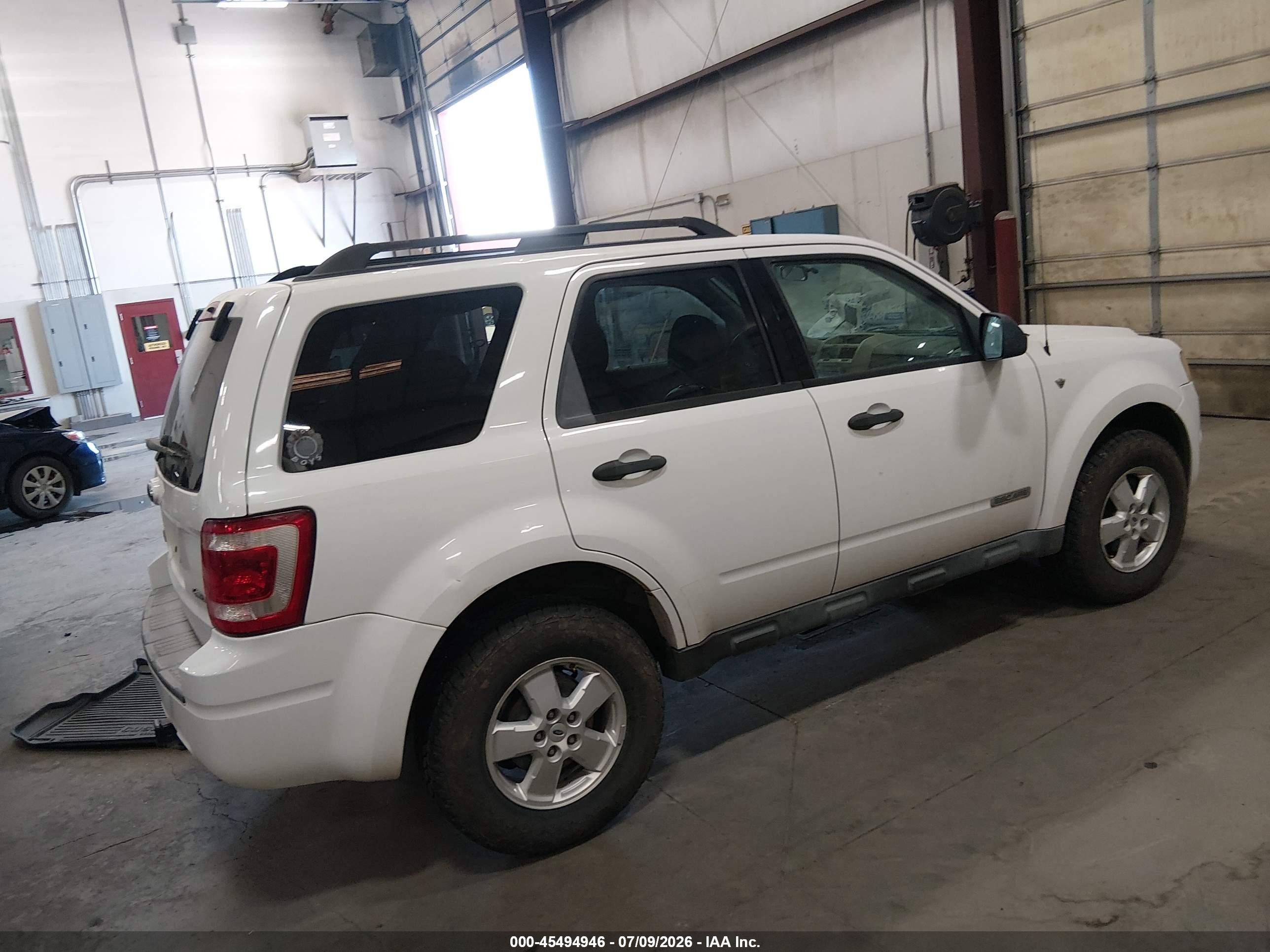 2008 Ford Escape Xlt White vin: 1FMCU93128KA57547