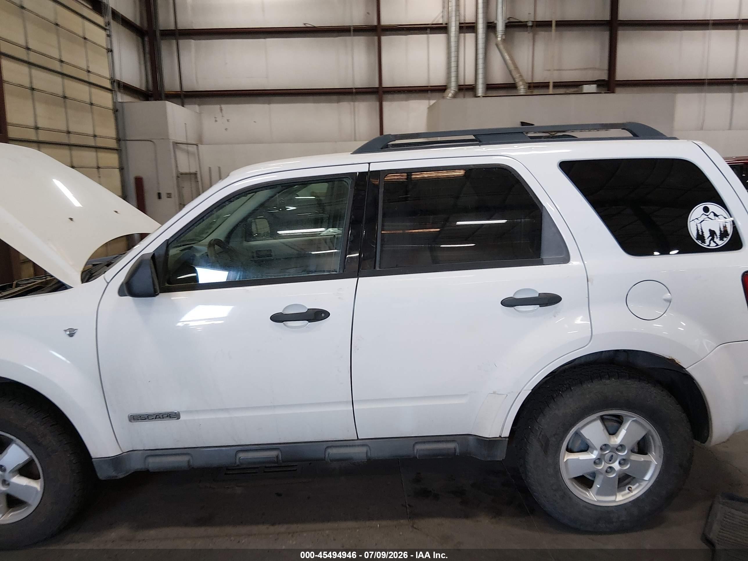 2008 Ford Escape Xlt White vin: 1FMCU93128KA57547