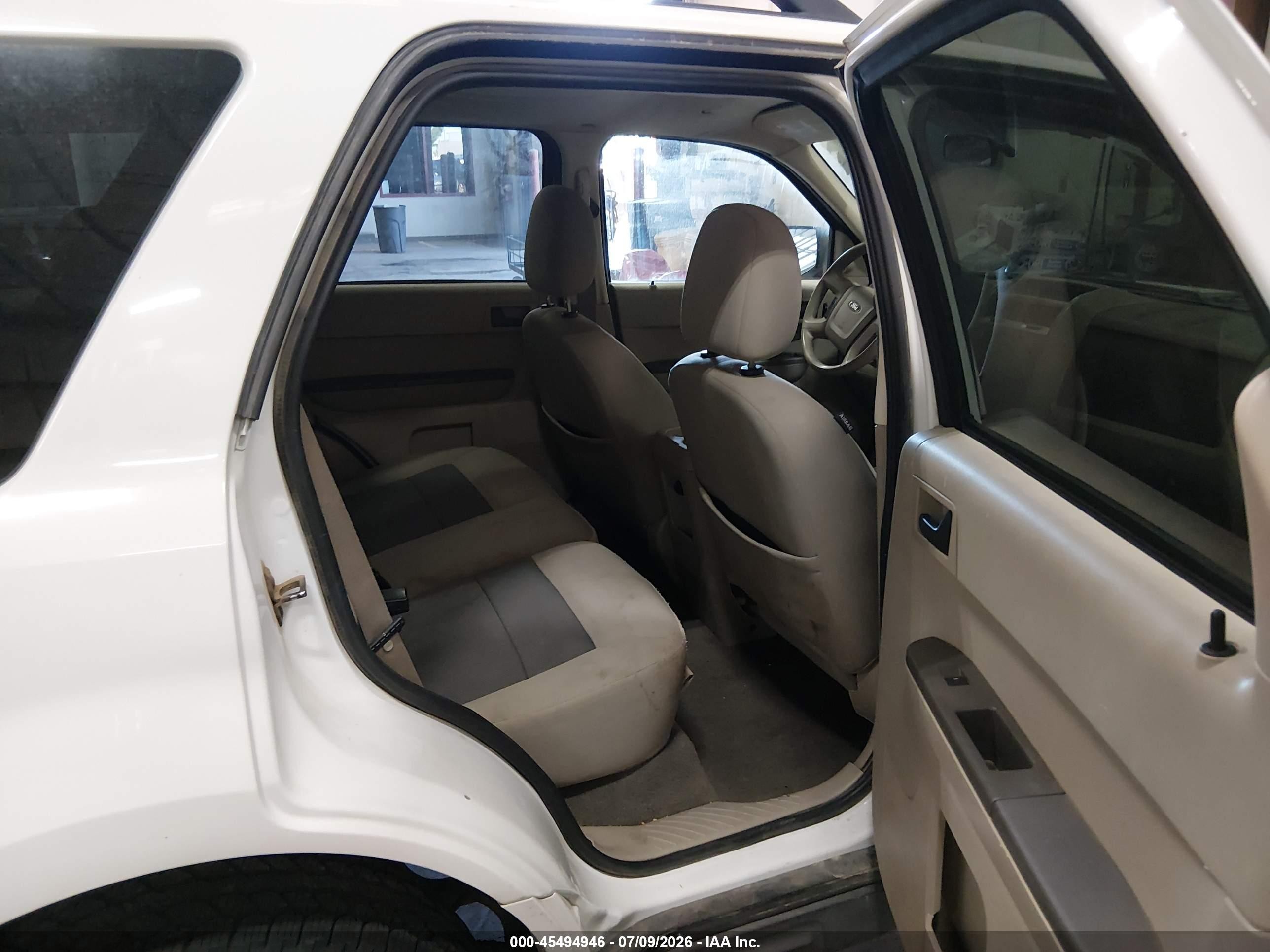 2008 Ford Escape Xlt White vin: 1FMCU93128KA57547