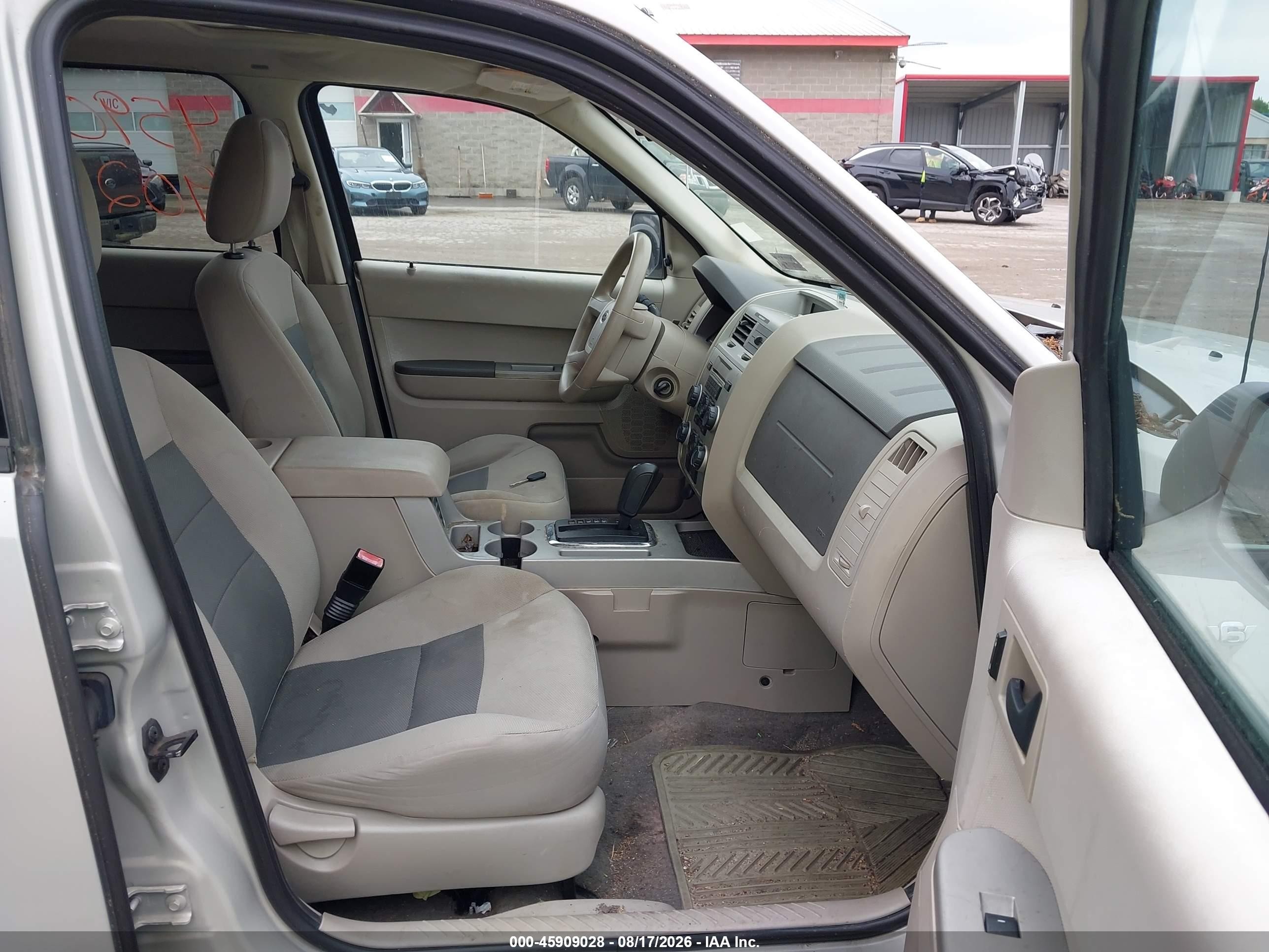 2008 Ford Escape Xlt Cream vin: 1FMCU93128KB26902
